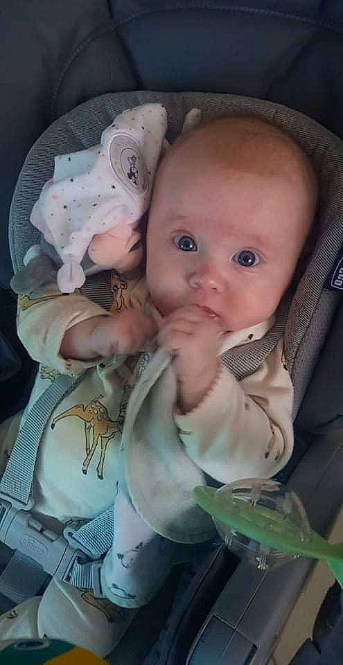 Salomé a rejoint le concours — aidez-le/la à gagner de superbes lots ! baby, baby_carriage, baby_products, baby_toddler_clothing, cheek, child, comfort, eye, eyebrow, finger, gesture, hand, happy, headgear, human_body, iris, lip, mouth, person, skin