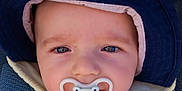 Eyden a rejoint le concours — aidez-le/la à gagner de superbes lots ! baby, pacifier, hat, car_seat, blue_eyes, clothing, straps, infant, cute, closeup, face, child, seatbelt, smiling_pacifier, headwear, baby_jacket, portrait, young_child, comfort, outdoor