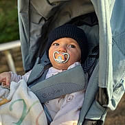 Eyden participe au concours pour gagner de l'argent avec cette photo : baby, pacifier, stroller, blanket, hat, child, outdoor, seated, clothing, infant, face, portrait, cute, young_child, baby_clothes, resting, baby_boy, baby_girl, closeup, daylight