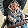 Eyden a rejoint le concours — aidez-le/la à gagner de superbes lots ! baby, child, stroller, pacifier, hoodie, panda_hood, blue_eyes, infant, seatbelt, baby_clothing, outdoor, cute, smiling, baby_toys, comfort, warm_clothes, baby_fashion, safety, portrait, happy