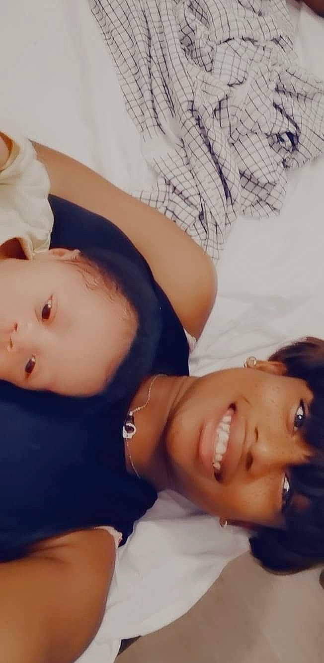 Dean participe au concours pour gagner de l'argent avec cette photo : baby_toddler_clothing, cheek, comfort, dress, eyebrow, eyelash, flash_photography, forehead, gesture, human_body, iris, joint, joy, lip, mouth, muscle, neck, nose, organ, person