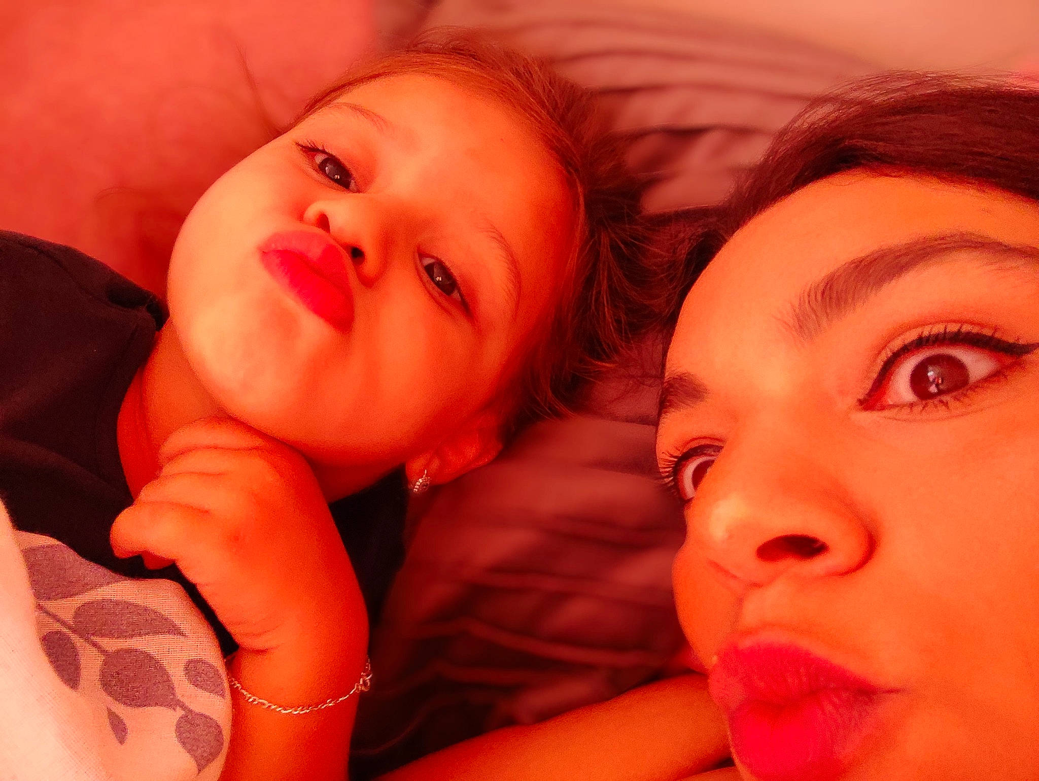 Aya participe au concours pour gagner de l'argent avec cette photo : baby, baby_toddler_clothing, cheek, child, comfort, event, eyebrow, eyelash, finger, fun, gesture, happy, iris, lip, mouth, neck, nose, person, selfie, skin