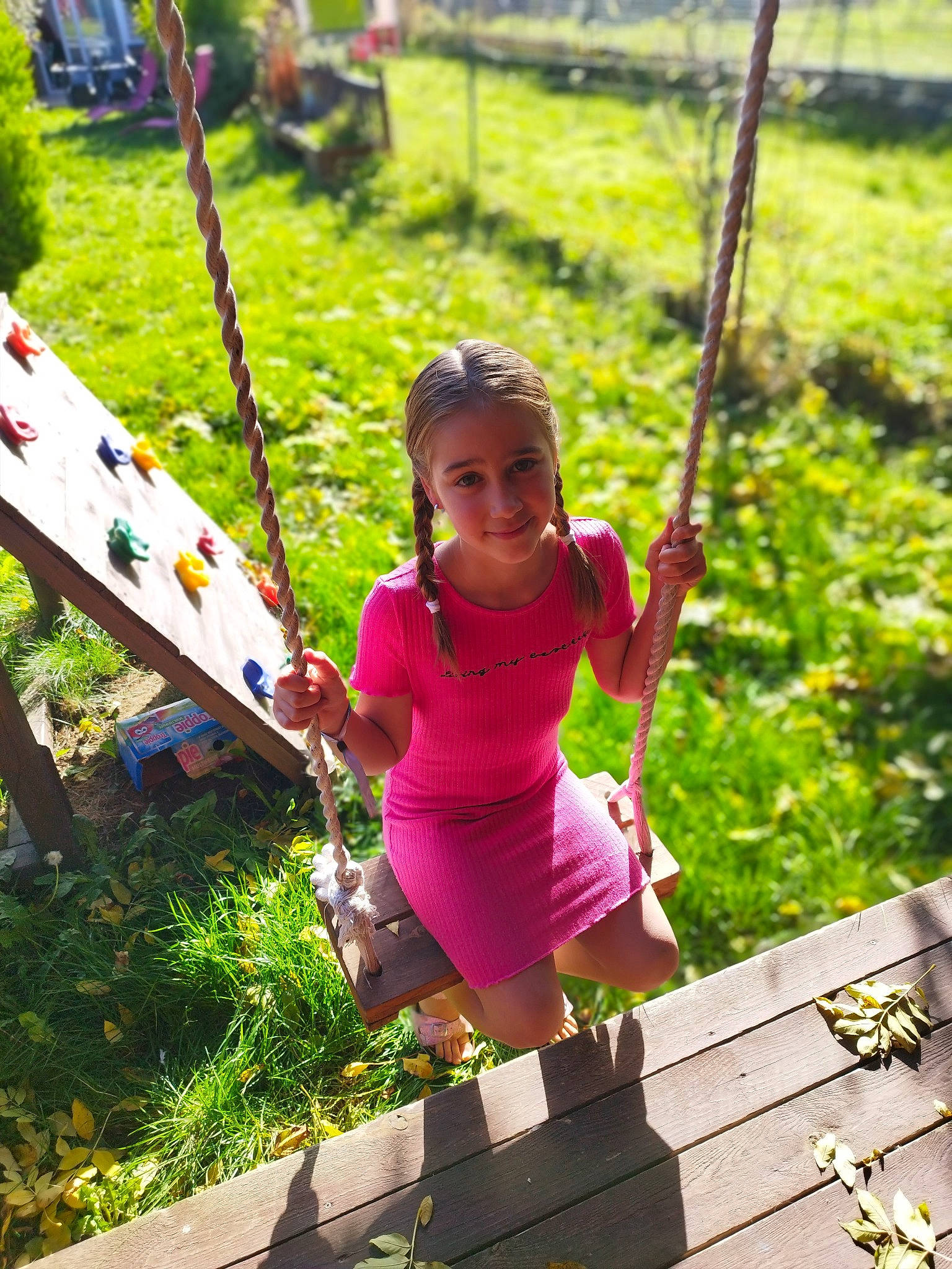 Naomie a rejoint le concours — aidez-le/la à gagner de superbes lots ! baby_toddler_clothing, child, city, fun, grass, happy, human_settlement, joy, leisure, magenta, outdoor_play_equipment, people_in_nature, person, plant, playground, recreation, smile, spring, summer, swing