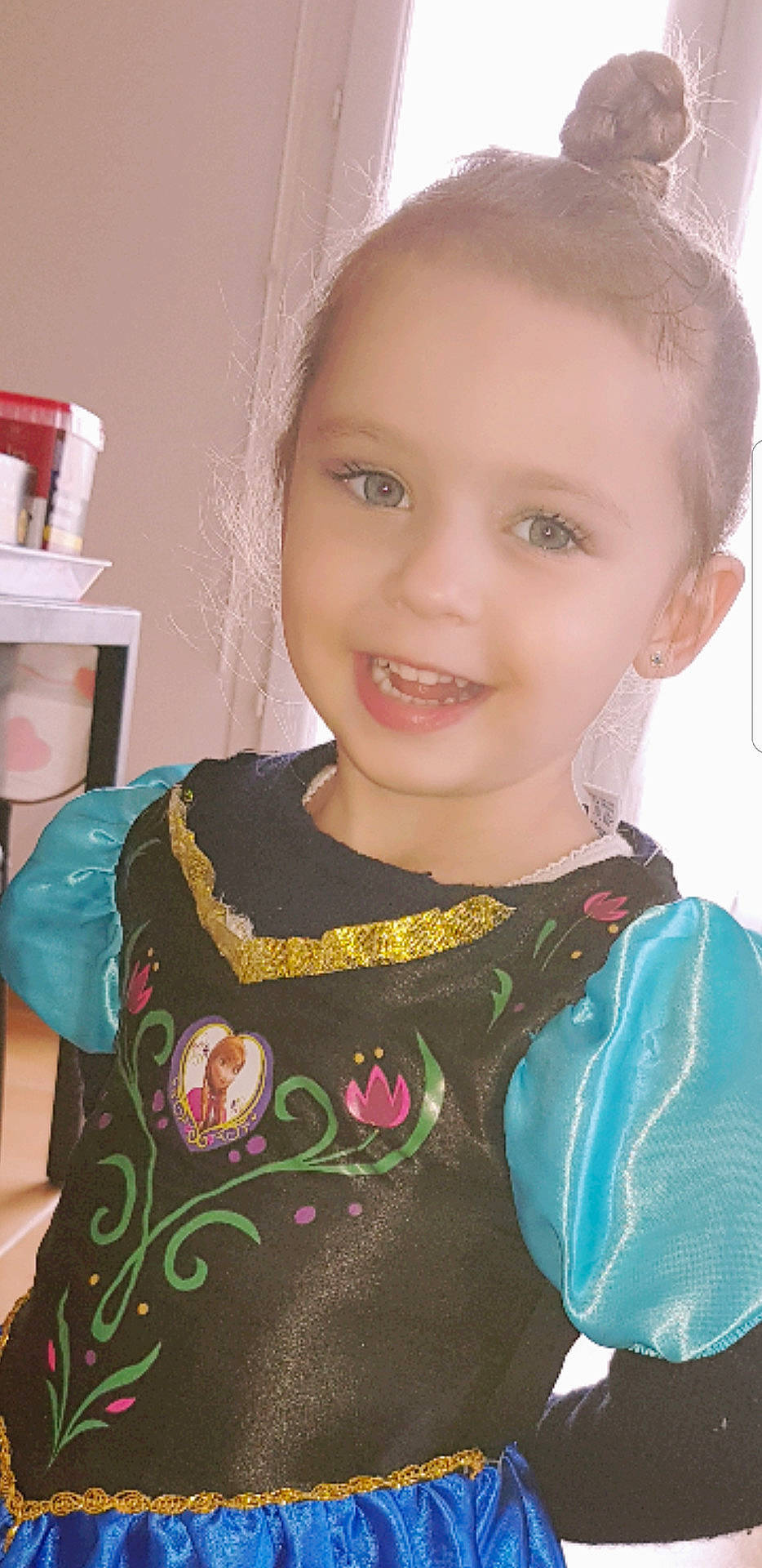 Lyanna a rejoint le concours — aidez-le/la à gagner de superbes lots ! child, day, eye, fun, girl, infant, joy, person, product, skin, smile, textile, toddler