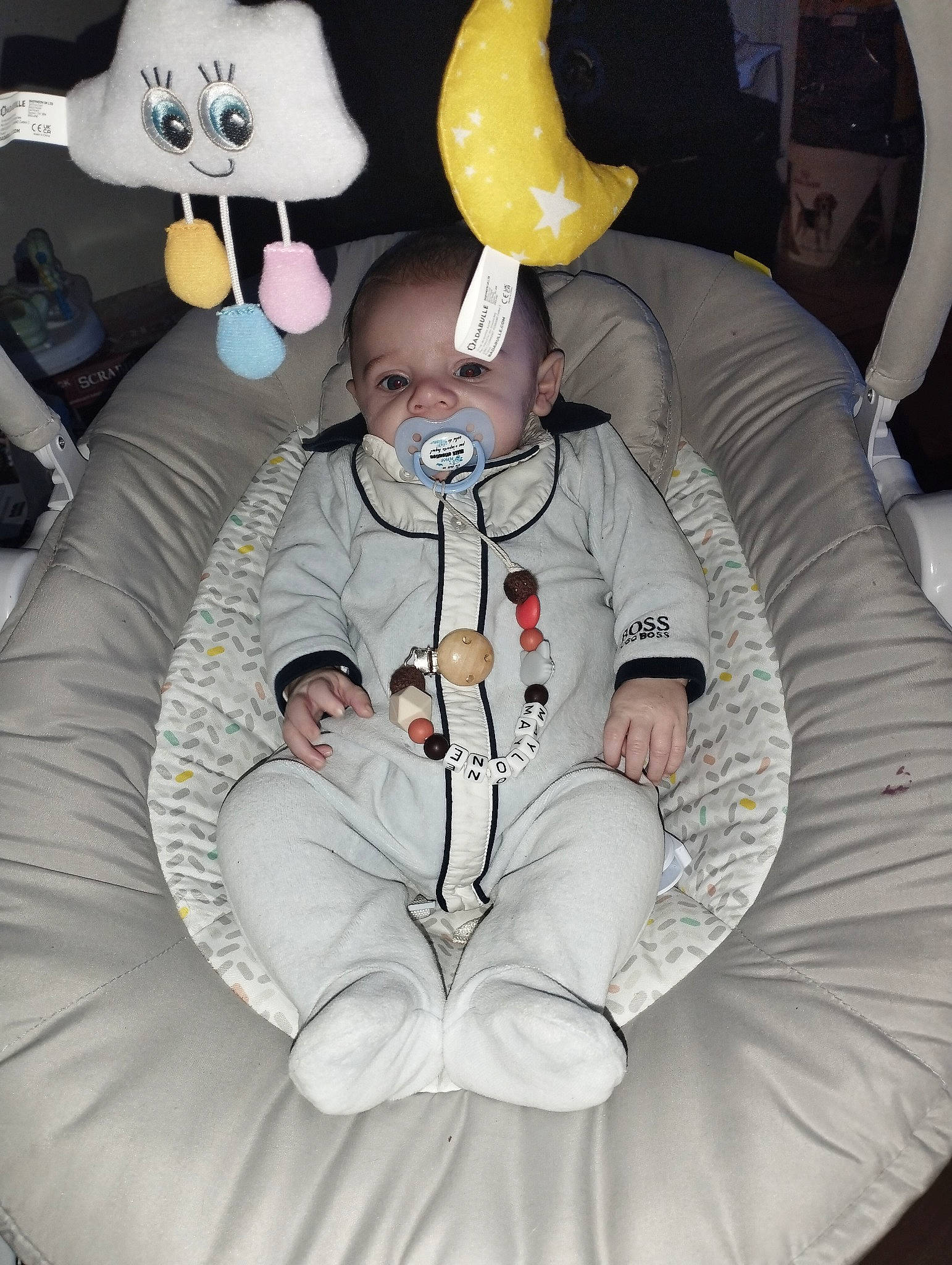 Maylone participe au concours pour gagner de l'argent avec cette photo : astronaut, baby, child, comfort, event, fun, gesture, hat, mammal, organ, person, product, room, sitting, space, stuffed_toy, toddler, vertebrate, white