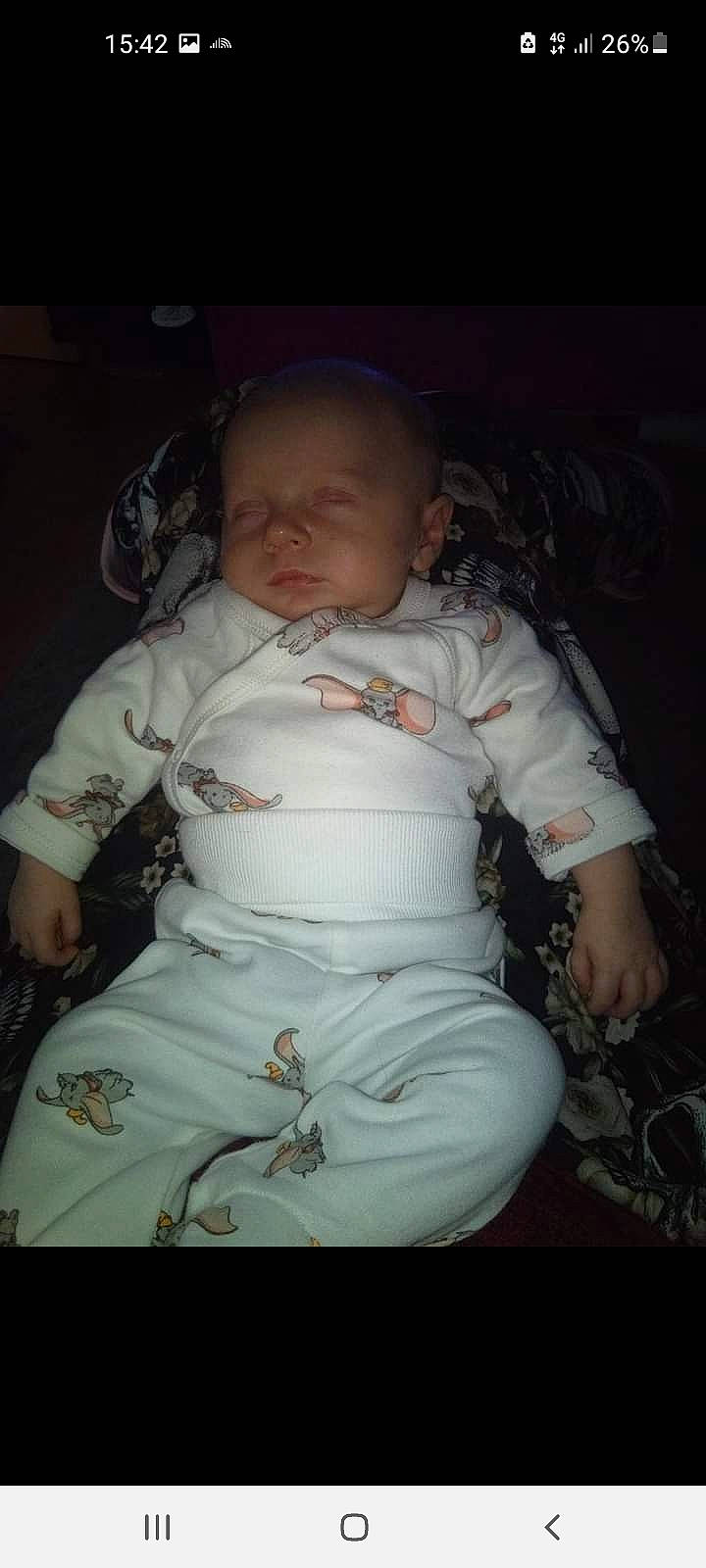 Peyton participe au concours pour gagner de l'argent avec cette photo : abdomen, baby, baby_carriage, baby_products, baby_toddler_clothing, chair, cheek, chest, child, comfort, darkness, elbow, flash_photography, fun, lap, nose, person, sitting, sleeve, toddler