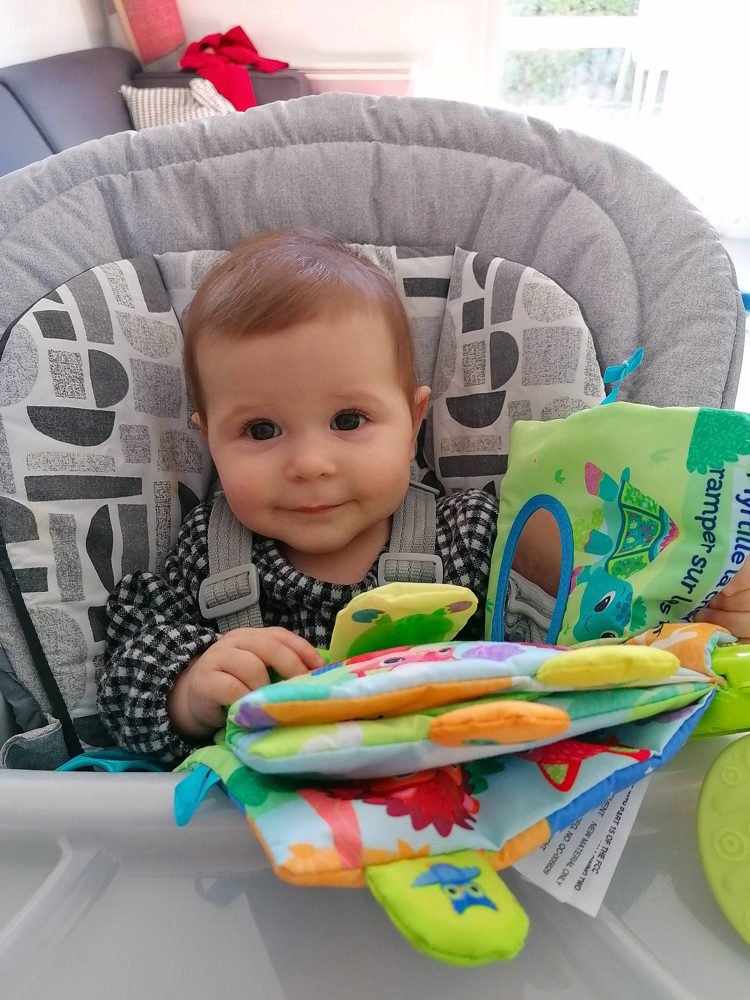 Maëlys participe au concours pour gagner de l'argent avec cette photo : baby, baby_playing_with_toys, baby_products, baby_toddler_clothing, car_seat, chair, child, comfort, fun, hairstyle, happy, head, person, plastic, play, product, room, sitting, smile, t_shirt