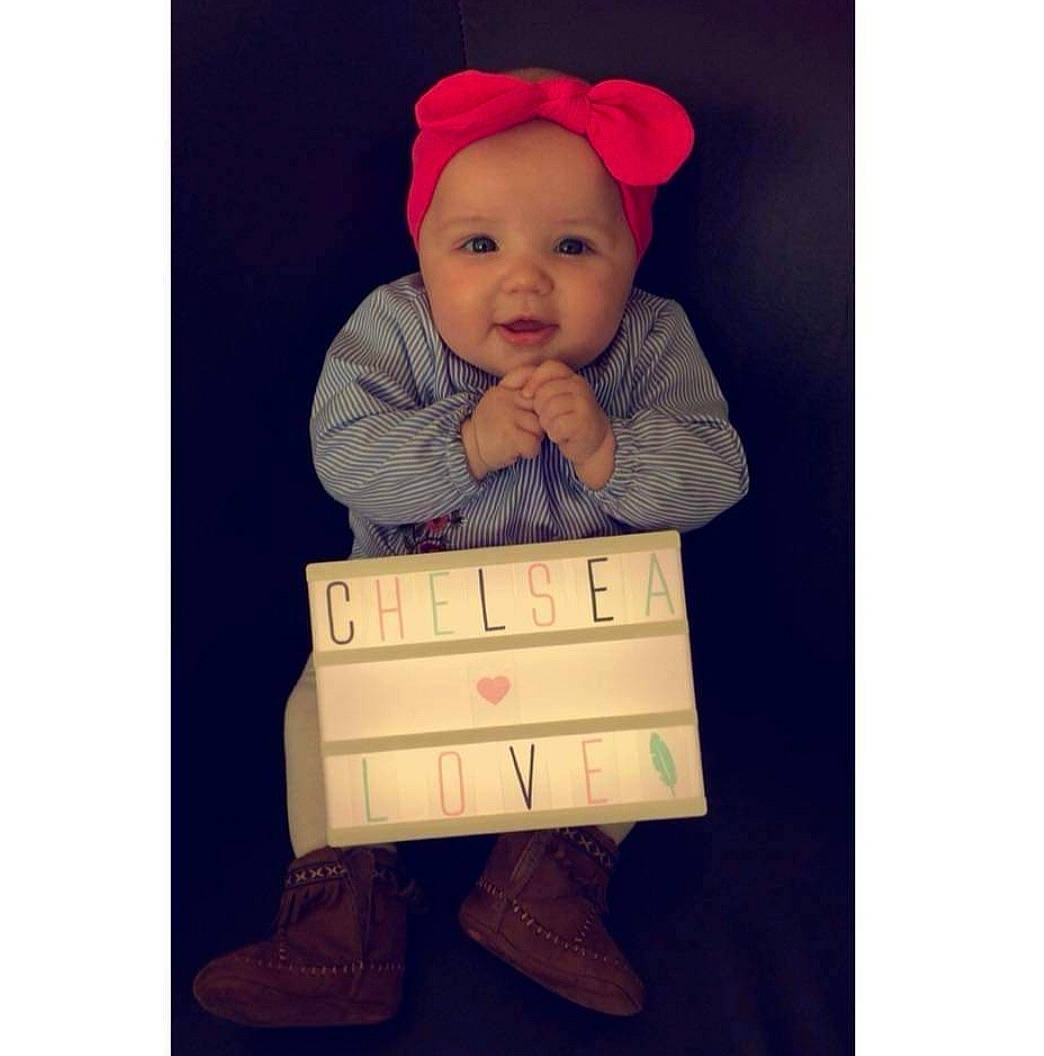 Chelsie a rejoint le concours — aidez-le/la à gagner de superbes lots ! baby, beige, bonnet, cheek, child, furniture, happy, head, headgear, headwear, person, play, product, toddler, toy