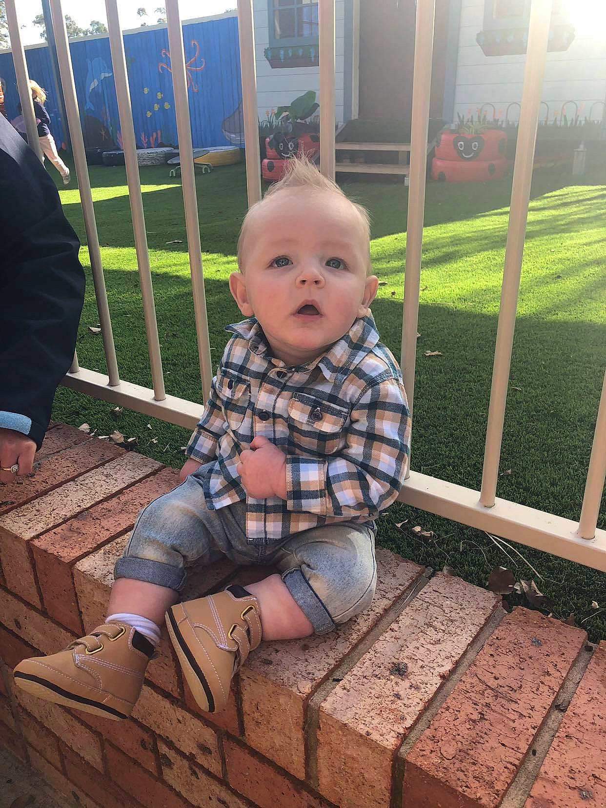 Kruz is registered to the contest to win money with this photo: child, design, pattern, person, surprise, toddler