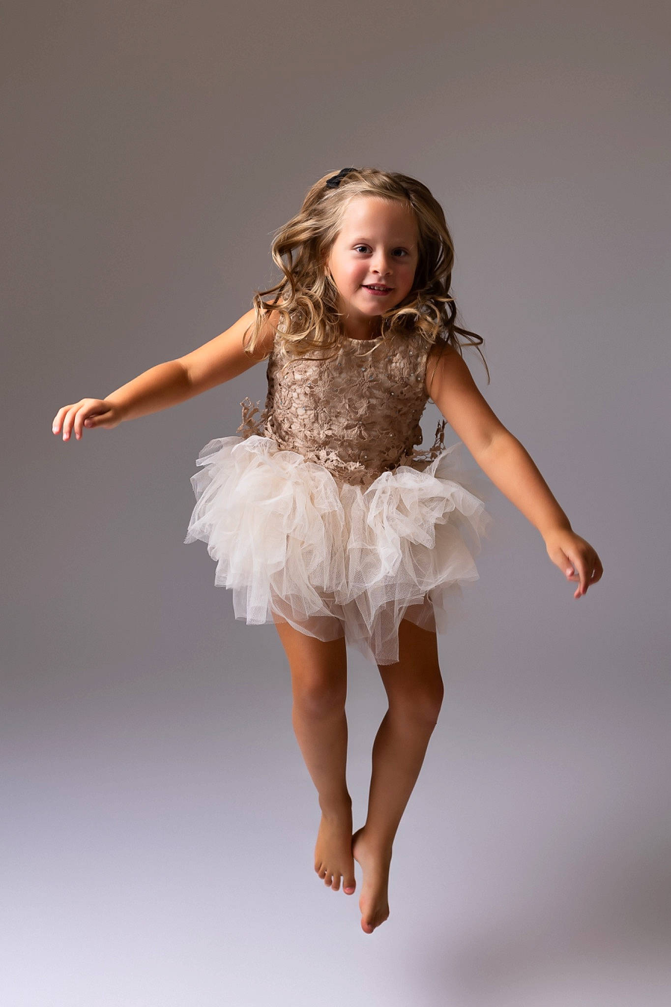 Nerea a rejoint le concours — aidez-le/la à gagner de superbes lots ! black_hair, dance, day_dress, dress, embellishment, entertainment, eye, face, fashion_design, flash_photography, hair, happy, head, human_body, joy, leg, one_piece_garment, person, skin, smile