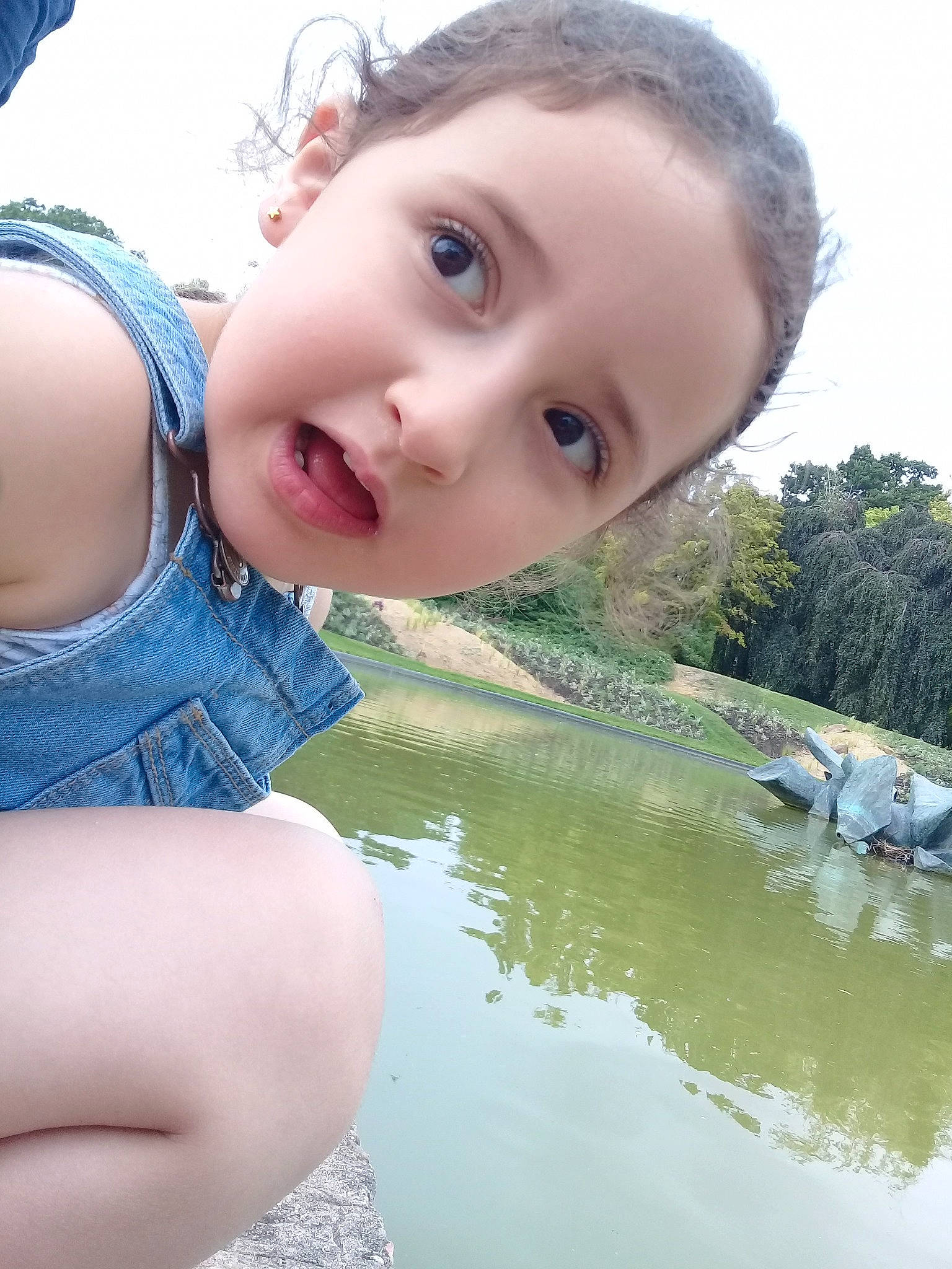 Tatiana a rejoint le concours — aidez-le/la à gagner de superbes lots ! active_tank, baby, baby_toddler_clothing, cheek, child, eyelash, human, jaw, lip, mammal, person, pond, portrait_photography, skin, summer, throat, toddler, vacation