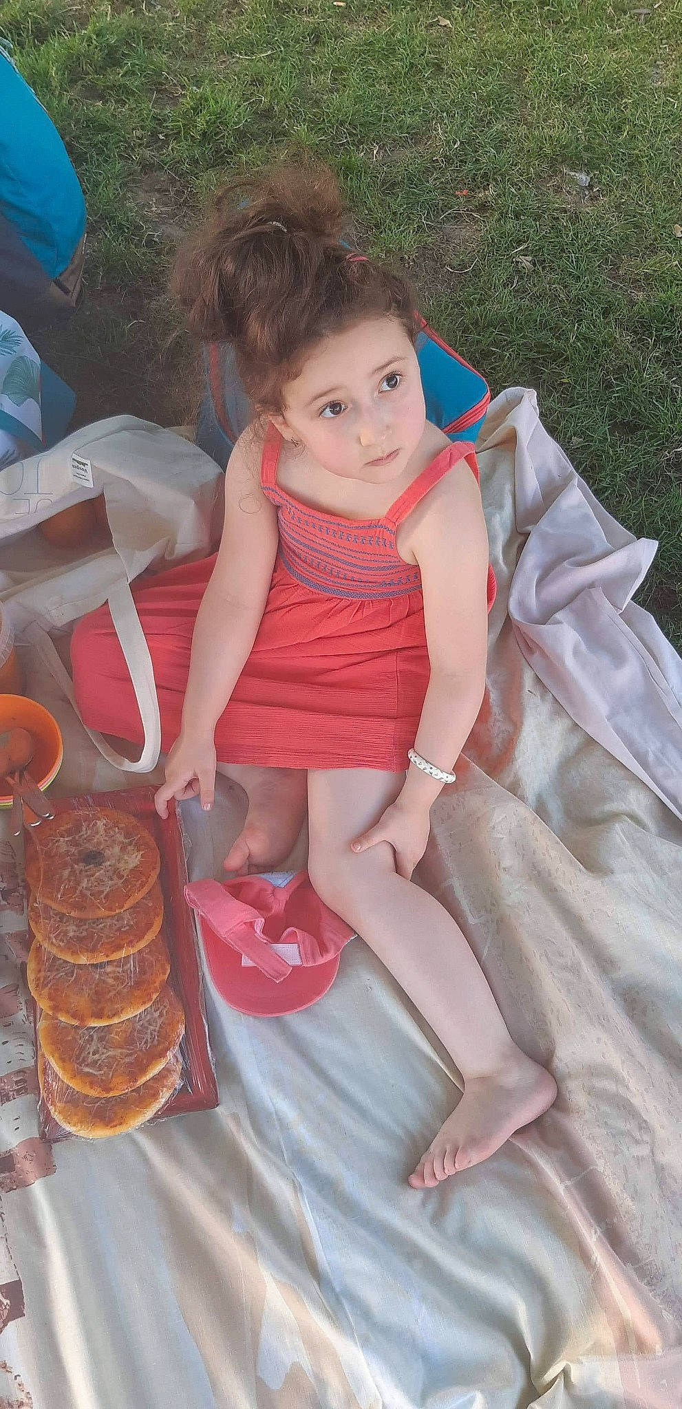 Tatiana a rejoint le concours — aidez-le/la à gagner de superbes lots ! baby, baby_toddler_clothing, barefoot, child, child_model, day_dress, dress, foot, human_body, person, sandal, summer, toddler, toe