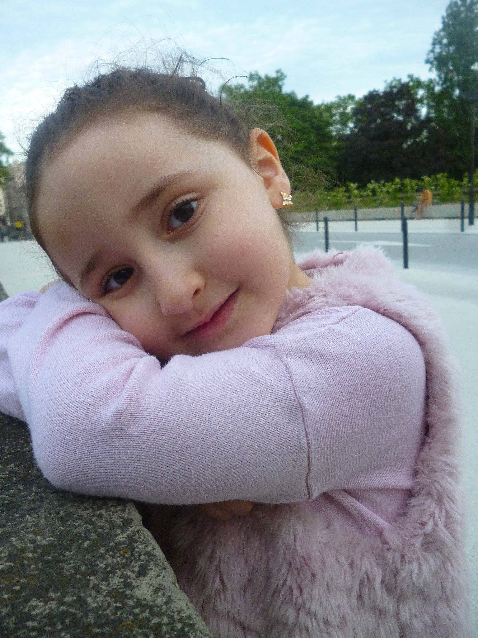 Tatiana a rejoint le concours — aidez-le/la à gagner de superbes lots ! baby, baby_toddler_clothing, cheek, facial_expression, fur, fur_clothing, gesture, happy, jaw, joy, lip, natural_material, person, portrait_photography, skin