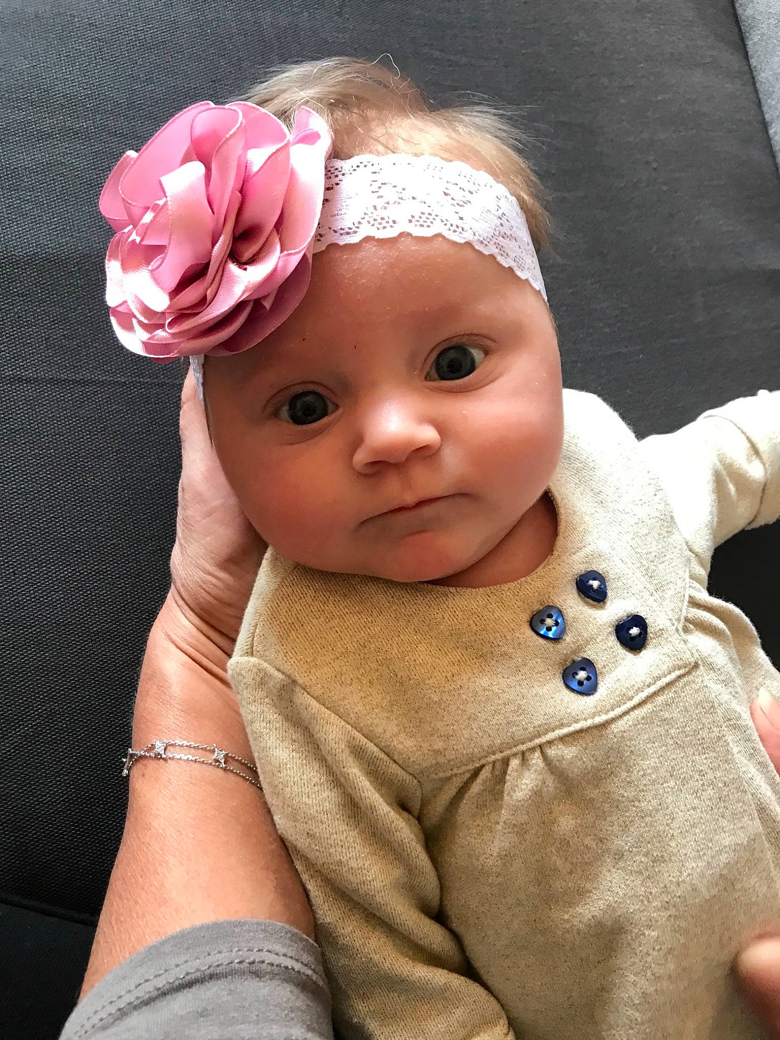 Anaya participe au concours pour gagner de l'argent avec cette photo : cheek, child, ear, girl, hair_accessory, headband, headgear, headpiece, headwear, infant, person, pink, skin, toddler