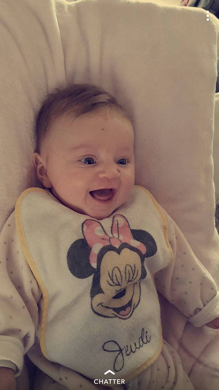 Anaya a rejoint le concours — aidez-le/la à gagner de superbes lots ! arm, bedtime, cheek, child, day, eye, face, facial_expression, finger, girl, hand, head, infant, iris, nose, person, product, skin, smile, textile