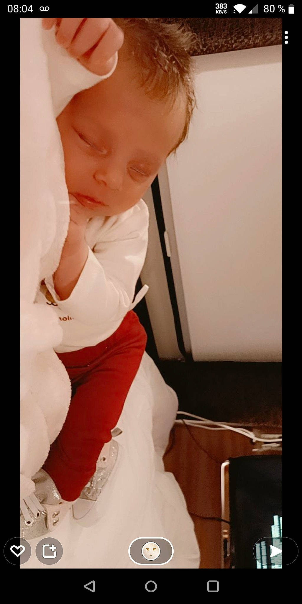 Genessy participe au concours pour gagner de l'argent avec cette photo : abdomen, baby, baby_toddler_clothing, beauty, chest, comfort, elbow, eyebrow, eyelash, gesture, human_body, knee, neck, person, shoulder, skin, sleeve, thigh, toddler, trunk