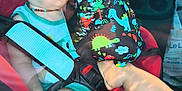 Melyo a rejoint le concours — aidez-le/la à gagner de superbes lots ! child, toddler, sleeping, car_seat, toy, dinosaur_pattern, seatbelt, reflection, window, car_interior, summer, outdoor_reflection, baby, clothing, peaceful, nap, legs, hand, head, seat