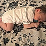 Cristiano a rejoint le concours — aidez-le/la à gagner de superbes lots ! baby, sleeping, pacifier, bed, blanket, floral_pattern, onesie, infant, resting, cute, peaceful, soft, skin, peace, child, bedspread, comfort, indoors, young, toddler