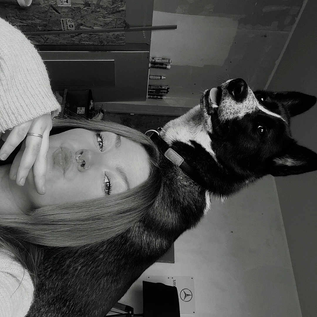 Shere Khan a rejoint le concours — aidez-le/la à gagner de superbes lots ! animal, bag, black_and_white, casual, collar, dog, expression, face, furniture, hand, indoor, lamp, long_hair, nose_ring, pet, portrait, room, sign, wall, woman