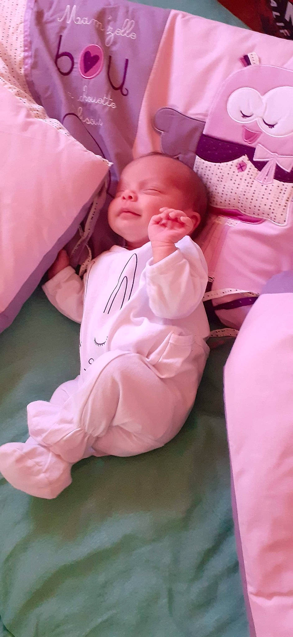 Caroline participe au concours pour gagner de l'argent avec cette photo : baby, child, person, pink, toddler