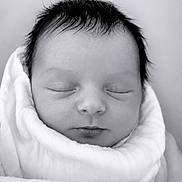 Jeanne participe au concours pour gagner de l'argent avec cette photo : newborn, baby, sleeping, black_and_white, portrait, wrapped, blanket, soft_texture, peaceful, face, infant, closed_eyes, cute, head, skin, cozy, young, hair, resting, tender