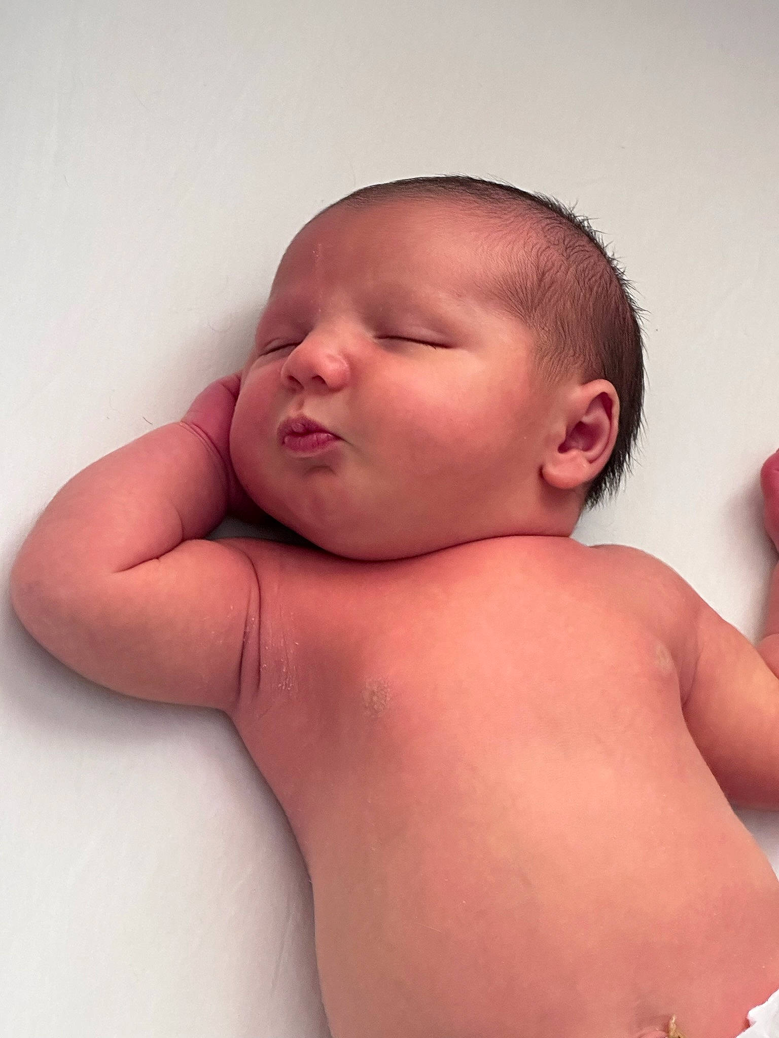 Noah a rejoint le concours — aidez-le/la à gagner de superbes lots ! arm, baby, cheek, chest, chin, eyebrow, face, finger, hair, head, human_body, iris, lip, mouth, muscle, neck, nose, person, skin, stomach