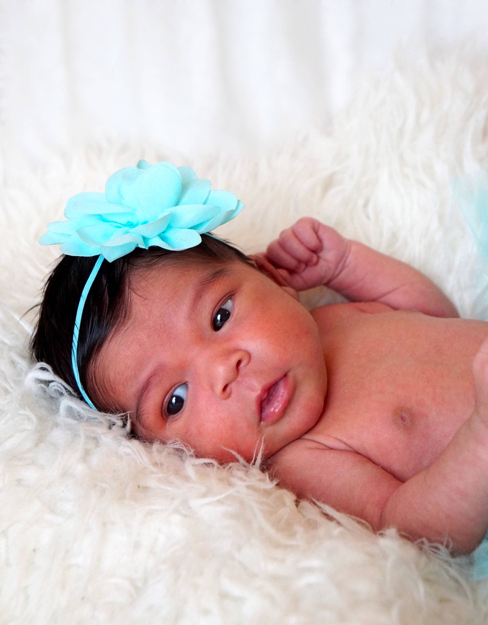 Nina participe au concours pour gagner de l'argent avec cette photo : child, hair_accessory, headband, headpiece, infant, person, product, skin, toddler