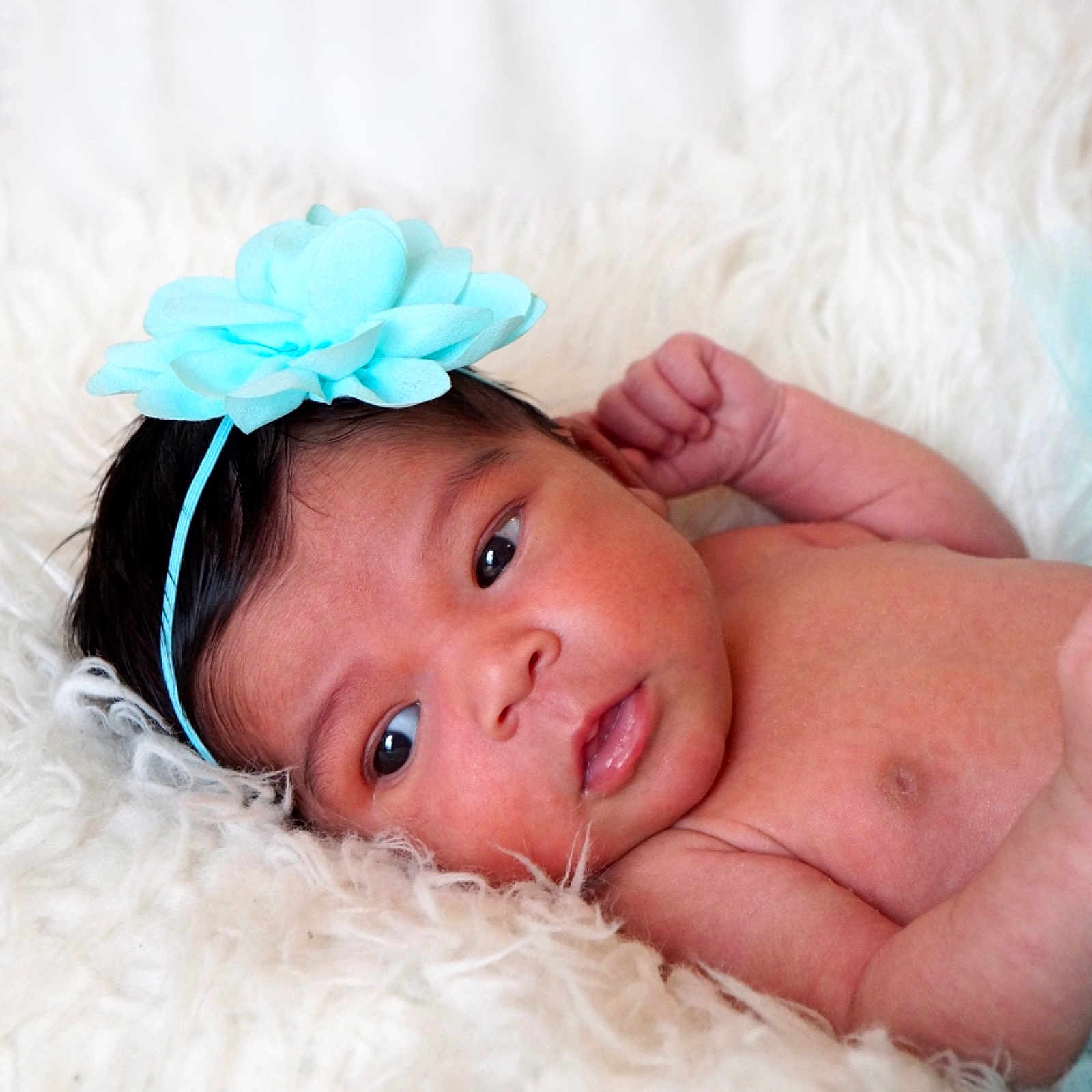 Nina participe au concours pour gagner de l'argent avec cette photo : child, hair_accessory, headband, headpiece, infant, person, product, skin, toddler