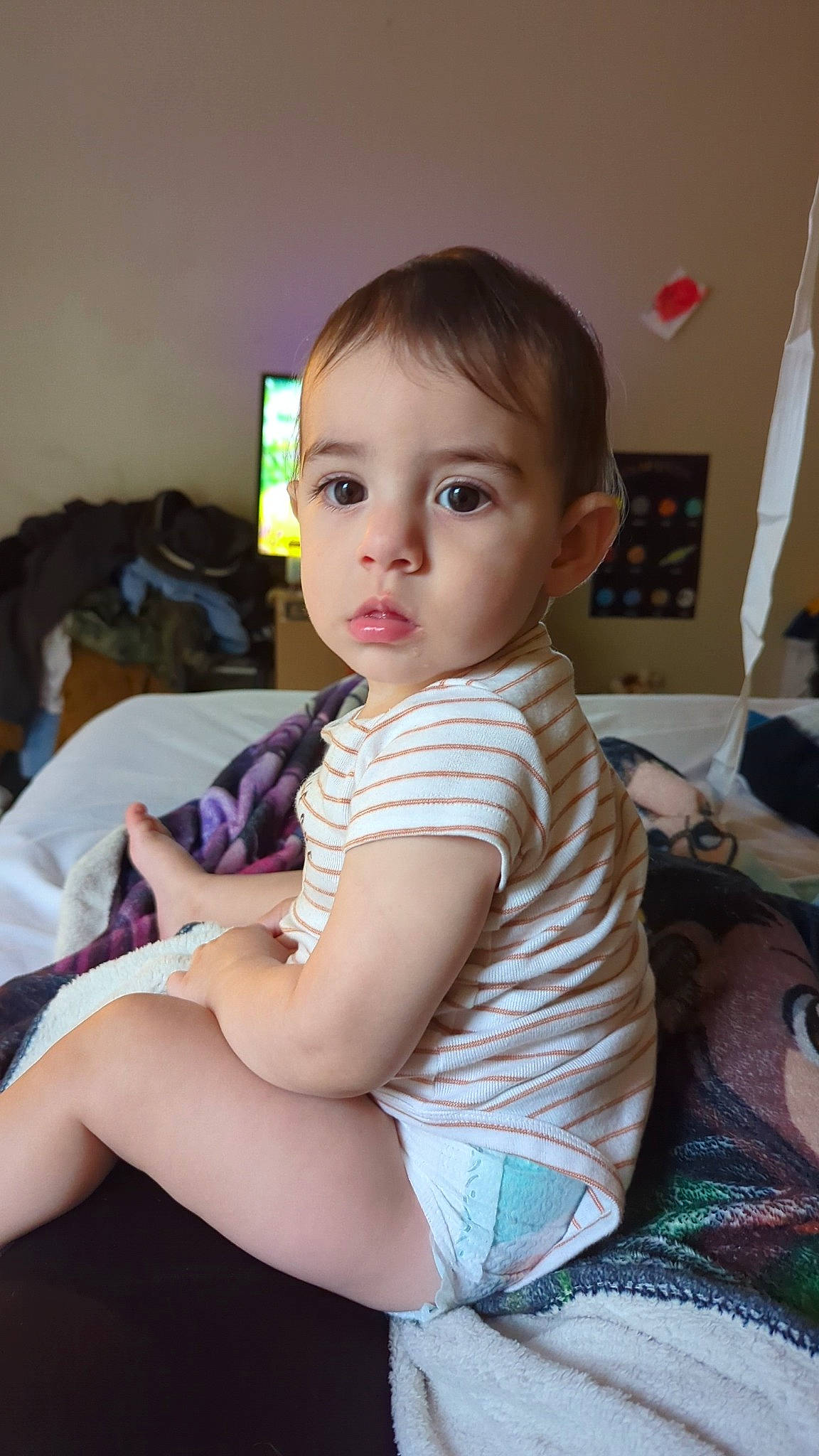 Ezio is registered to the contest to win money with this photo: baby, baby_toddler_clothing, cheek, child, comfort, elbow, face, human_leg, iris, knee, lap, leg, person, shorts, sitting, skin, sleeve, t_shirt, thigh, toddler