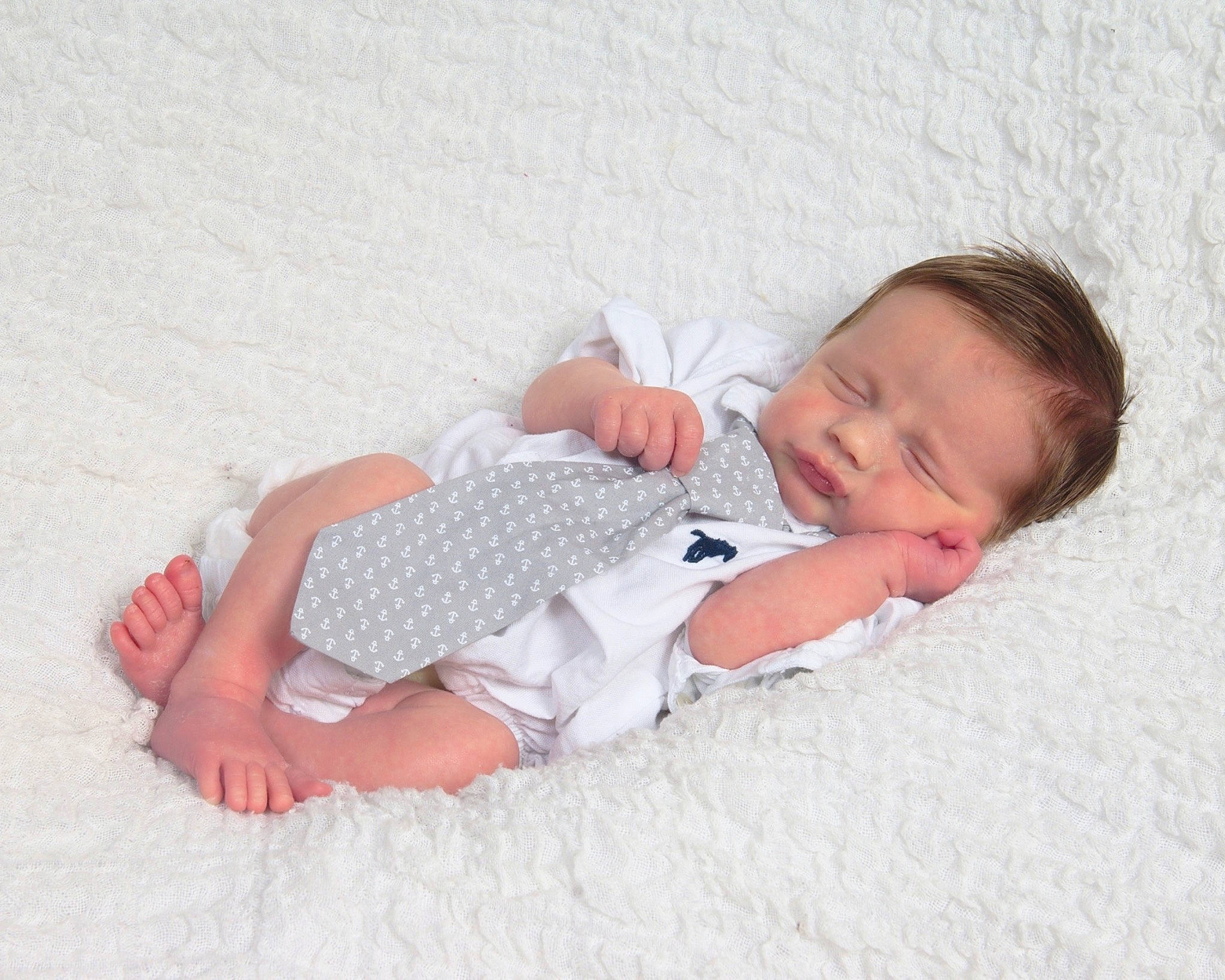 Gatlin is registered to the contest to win money with this photo: baby, baby_toddler_clothing, barefoot, child, comfort, flooring, foot, fun, grass, human_body, human_leg, knee, leg, linens, pattern, person, sitting, skin, sleeve, thigh