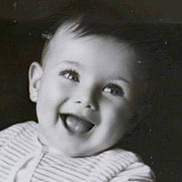 Vincent participe au concours pour gagner de l'argent avec cette photo : child, baby, infant, smiling, tongue_out, laughing, close_up, portrait, black_and_white, vintage_photo, eyes, eyelashes, cheek, ear, striped_clothing, onesie, happy, joyful, face, dark_background