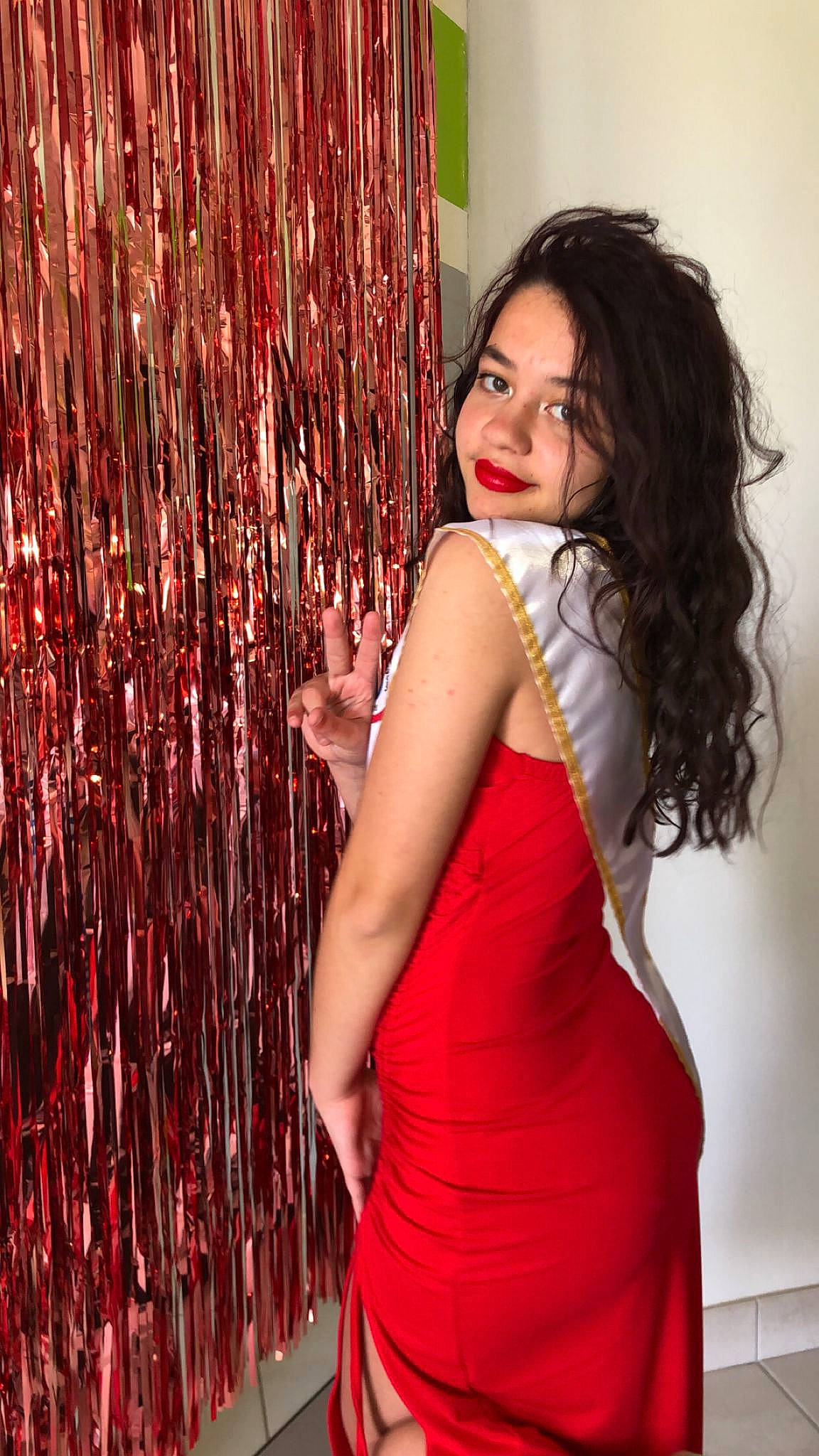 Inaya participe au concours pour gagner de l'argent avec cette photo : black_hair, eyelash, face, fashion_design, fashion_model, flash_photography, hair, joint, joy, lip, lipstick, long_hair, magenta, makeover, muscle, person, shoulder, smile, textile, thigh