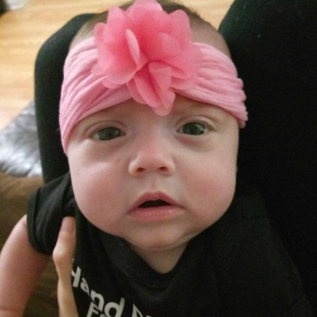 Laela is registered to the contest to win money with this photo: baby, cheek, child, chin, cool, ear, eye, eyebrow, face, fashion_accessory, forehead, hair_accessory, head, headband, headgear, lip, nose, person, pink, skin