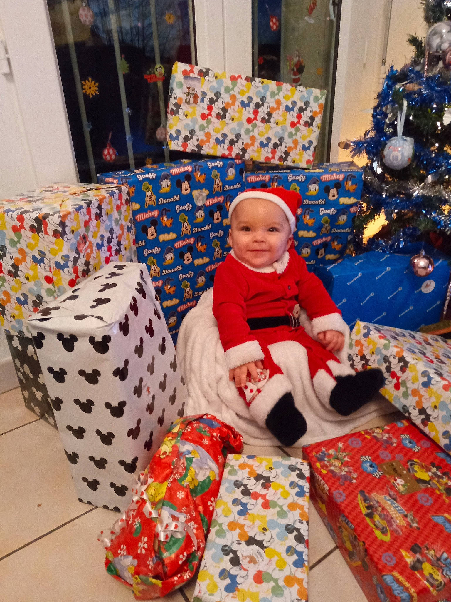 Tiago participe au concours pour gagner de l'argent avec cette photo : child, person, quilt, textile