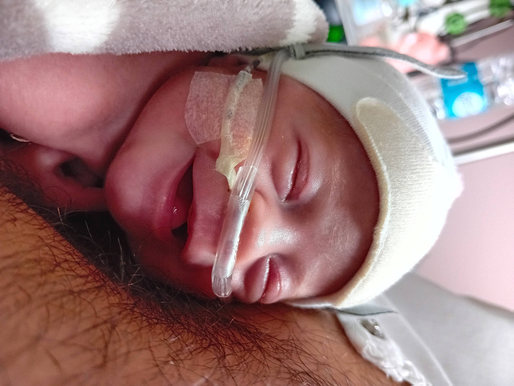 Lily Rose a rejoint le concours — aidez-le/la à gagner de superbes lots ! beard, cheek, ear, eye, eyebrow, eyelash, forehead, hair, head, headgear, human_body, jaw, lip, mouth, neck, nose, person, plant, skin, smile