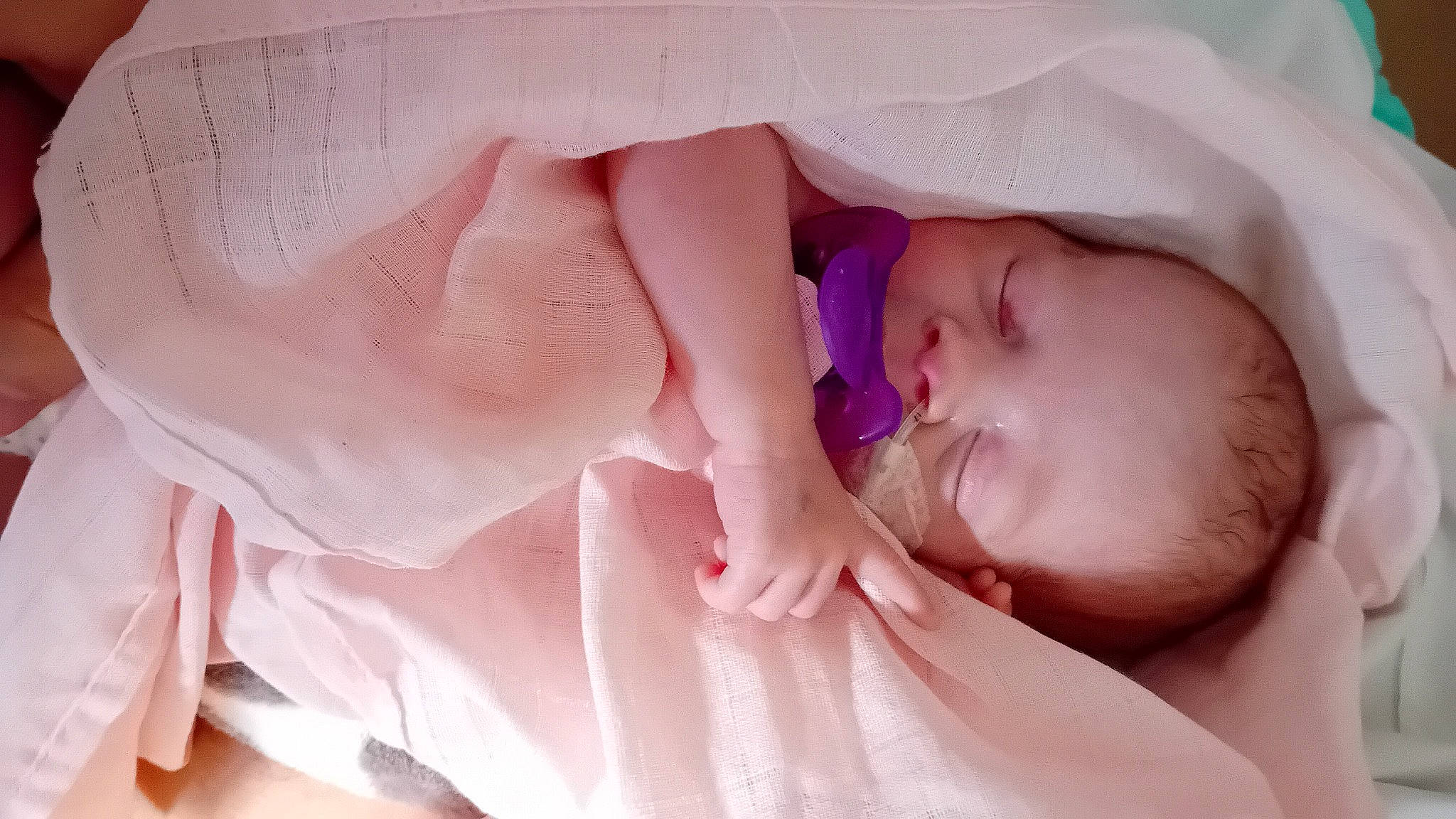 Lily Rose a rejoint le concours — aidez-le/la à gagner de superbes lots ! baby, baby_products, baby_sleeping, baby_toddler_clothing, bedtime, child, comfort, dress, fashion_accessory, finger, linens, magenta, nail, peach, person, petal, pink, rose_order, skin, thumb