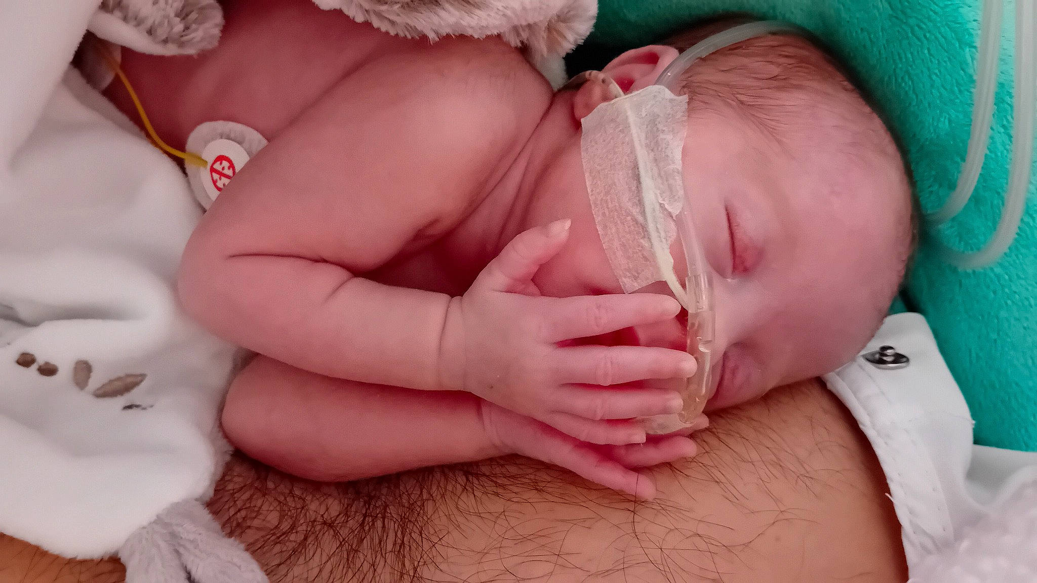 Lily Rose a rejoint le concours — aidez-le/la à gagner de superbes lots ! abdomen, arm, baby, baby_sleeping, baby_toddler_clothing, child, comfort, finger, gesture, hand, human_body, leg, mouth, nail, person, pink, skin, stomach, thigh, thumb