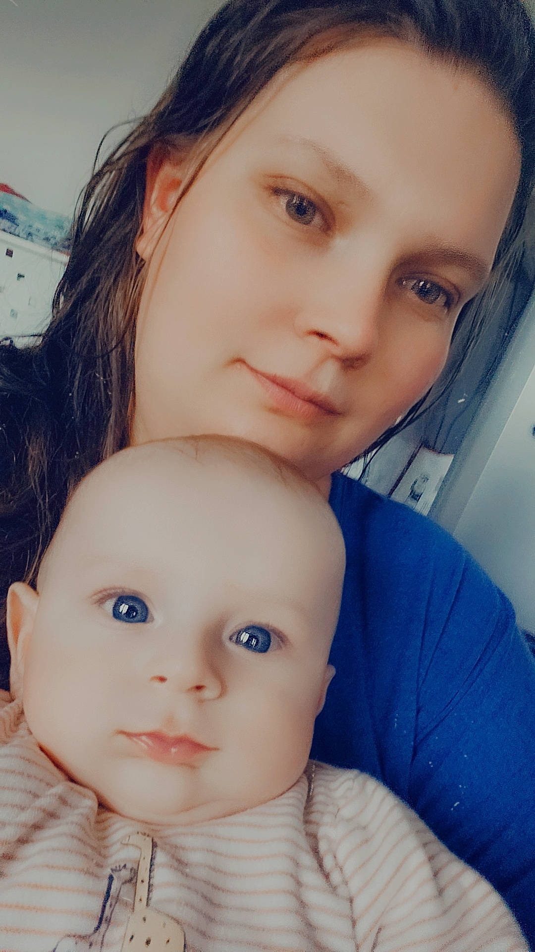 Kèlyo participe au concours pour gagner de l'argent avec cette photo : baby, beauty, black_hair, cheek, chin, close_up, ear, eye, eyebrow, eyelash, forehead, gesture, hairstyle, happy, iris, lip, nose, person, selfie, skin