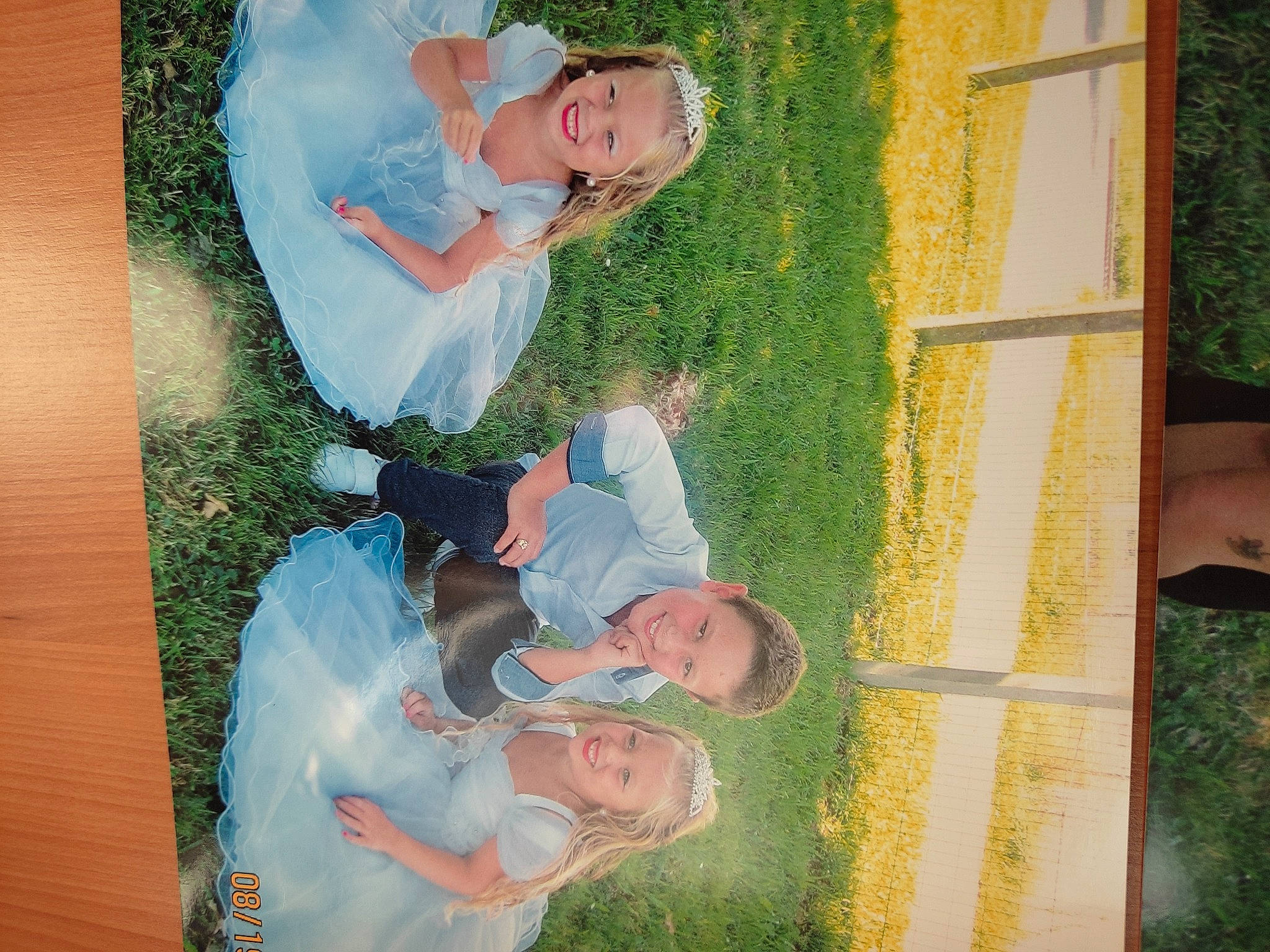 Kaynise Chenly a rejoint le concours — aidez-le/la à gagner de superbes lots ! art, child, event, fun, gesture, grass, green, happy, joy, lawn, leisure, love, person, photograph, recreation, room, smile, snapshot, t_shirt, vintage_clothing