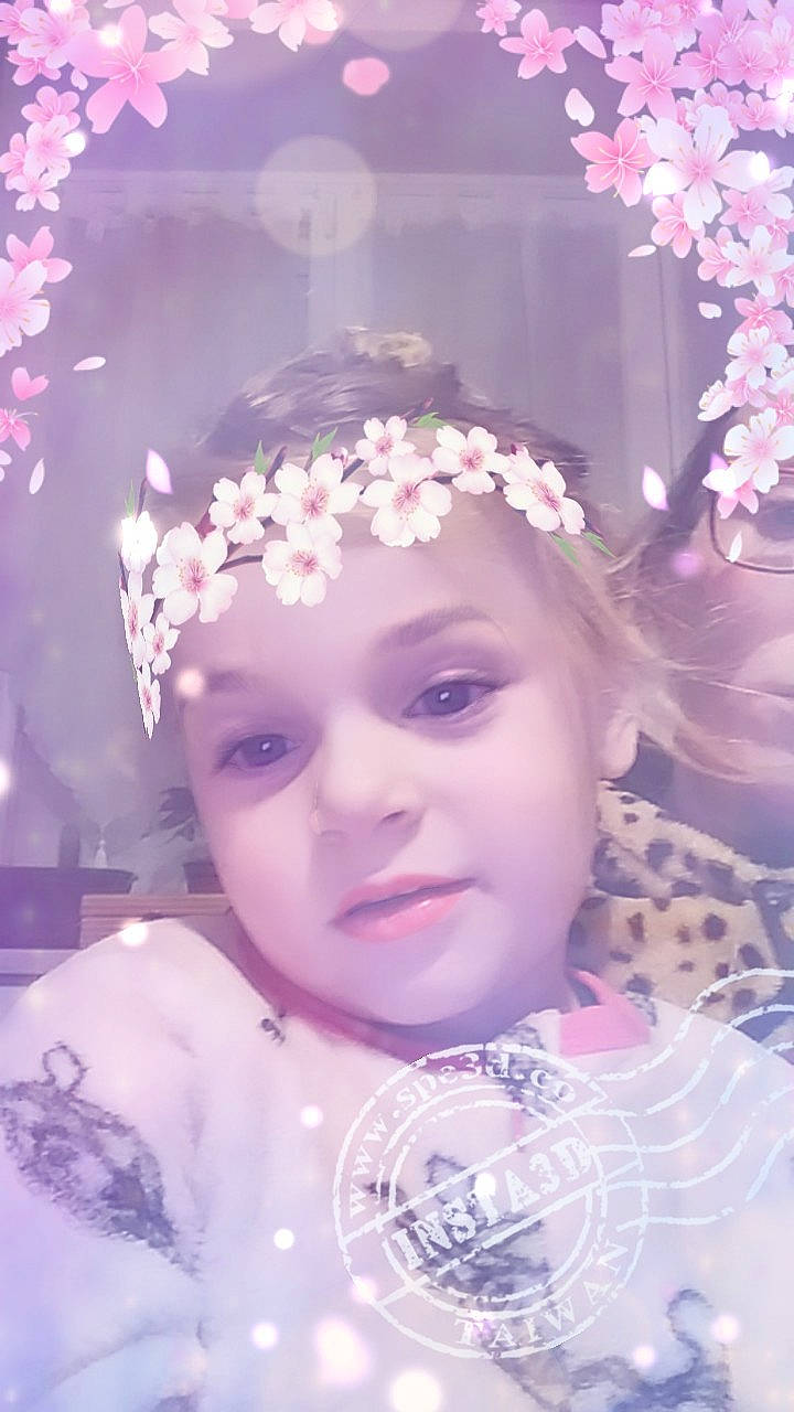 Madison participe au concours pour gagner de l'argent avec cette photo : baby, baby_toddler_clothing, beauty, cheek, eyelash, flower, happy, headband, headgear, headpiece, headwear, iris, magenta, person, petal, photograph, pink, purple, sleeve, toddler