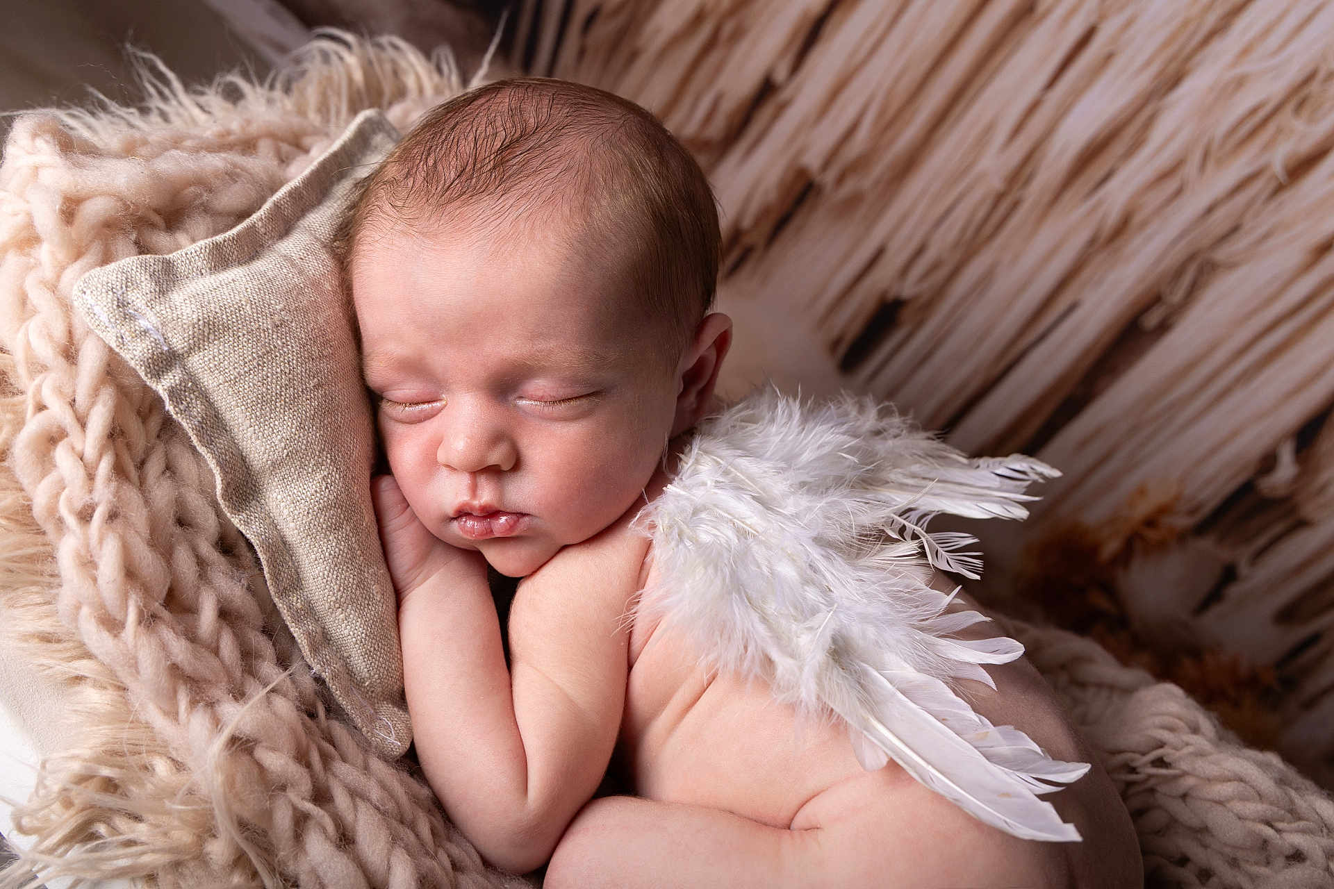 Télio a rejoint le concours — aidez-le/la à gagner de superbes lots ! newborn, baby, sleeping, angel_wings, blanket, knitted, soft, cute, peaceful, infant, portrait, closeup, skin, head, face, resting, cozy, warm, feathers, toddler