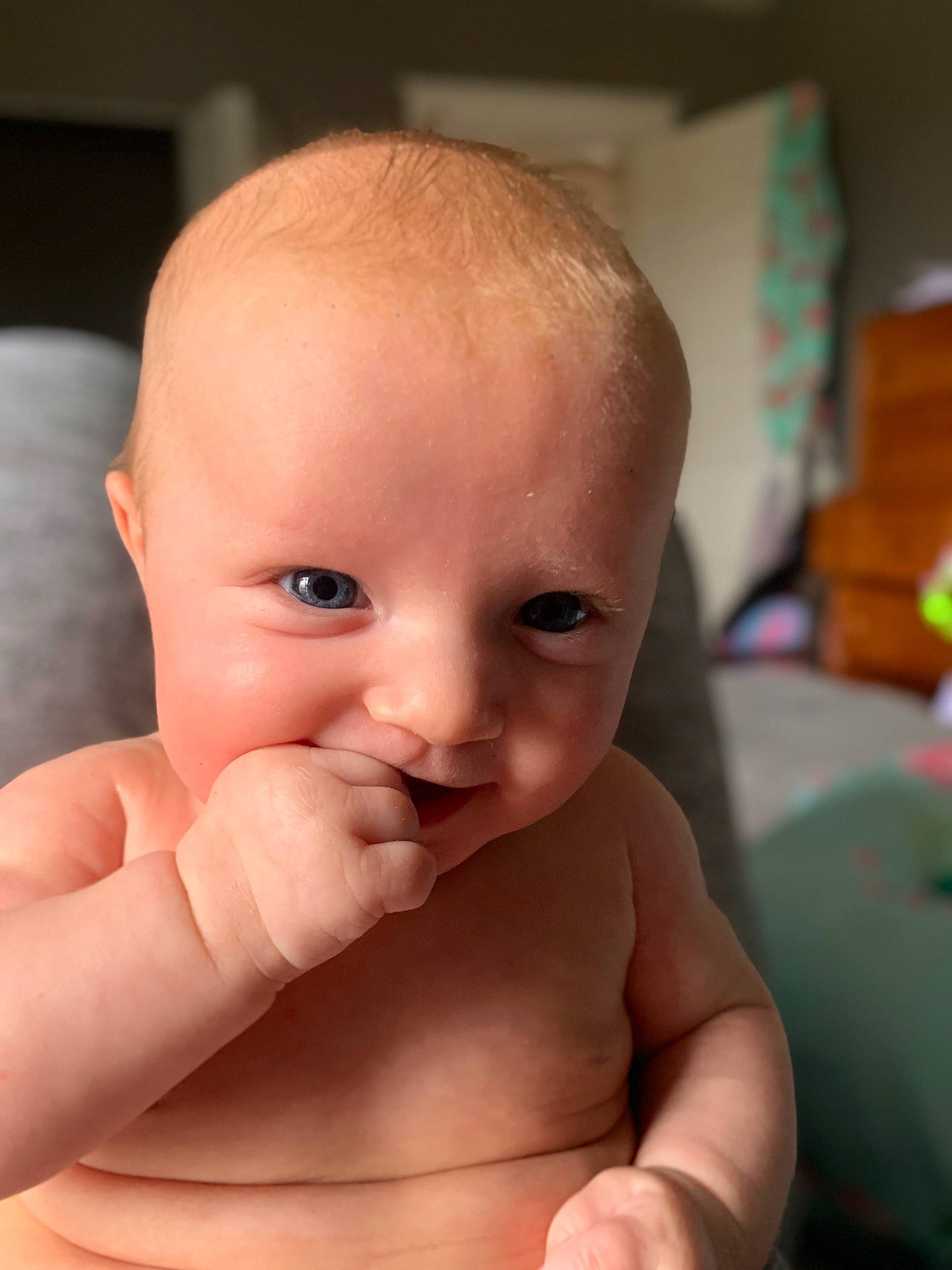 Arale is registered to the contest to win money with this photo: arm, baby, baby_grabbing_for_something, cheek, chest, eye, eyelash, finger, gesture, hand, human_body, iris, lip, mouth, nail, nose, person, skin, stomach, thumb