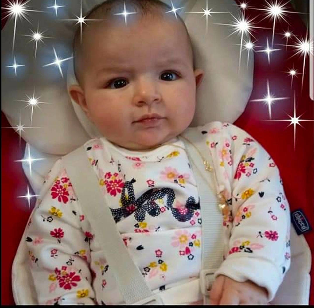 Sofia participe au concours pour gagner de l'argent avec cette photo : baby, baby_toddler_clothing, cheek, child, ear, event, eye, eyebrow, eyelash, facial_expression, fun, hair, happy, head, nose, organ, pattern, person, sleeve, t_shirt