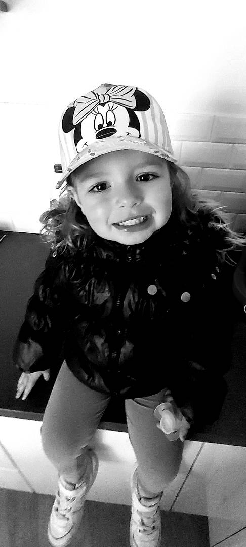 Sofia a rejoint le concours — aidez-le/la à gagner de superbes lots ! black, black_and_white, cap, cool, costume_hat, eye, face, flash_photography, hair, happy, head, headwear, helmet, iris, joy, people, person, photograph, sleeve, smile