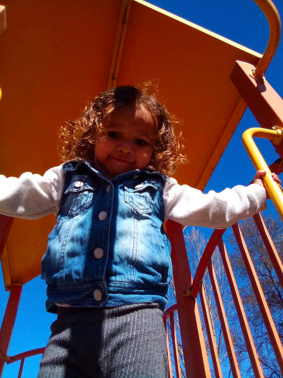 Lisa is registered to the contest to win money with this photo: