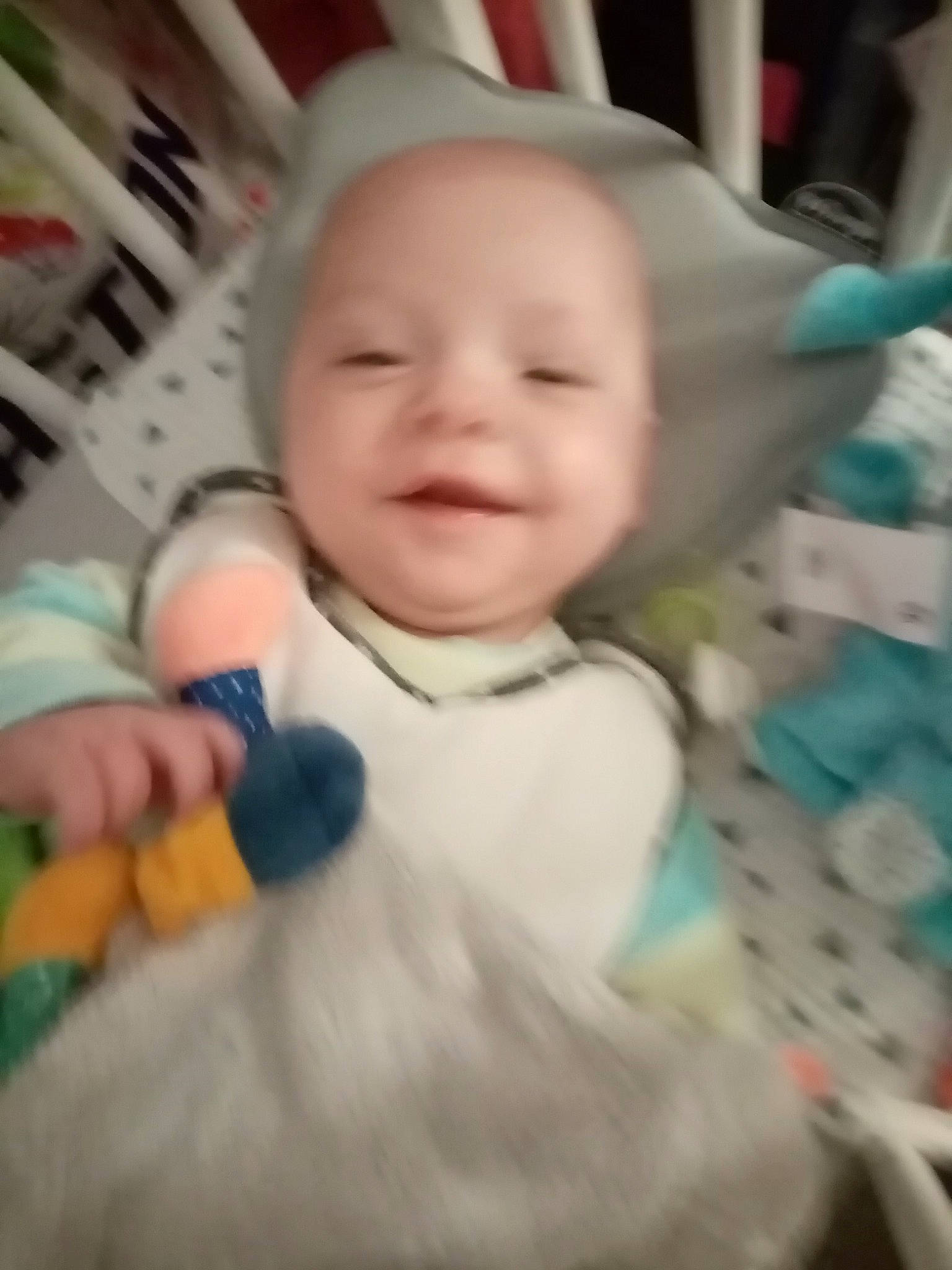 Lylio participe au concours pour gagner de l'argent avec cette photo : baby, baby_laughing, baby_products, baby_safety, baby_toddler_clothing, cheek, child, eye, flooring, fun, happy, human_body, iris, mouth, nose, person, skin, smile, thumb, toddler