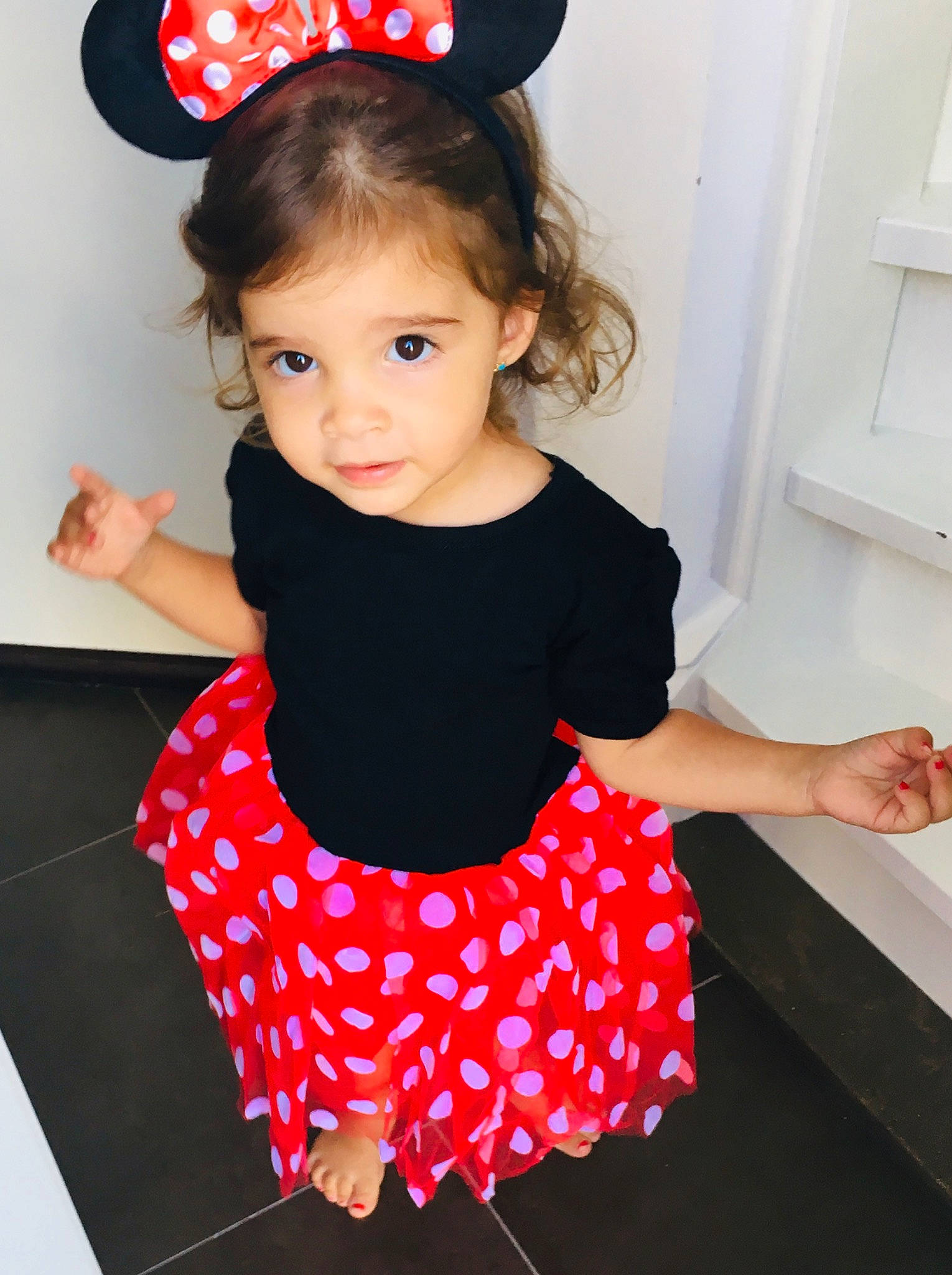 Ambre a rejoint le concours — aidez-le/la à gagner de superbes lots ! baby_bloomers, baby_products, baby_toddler_clothing, child, clothing, costume, costume_accessory, design, hair_accessory, headband, pattern, person, polka_dot, toddler