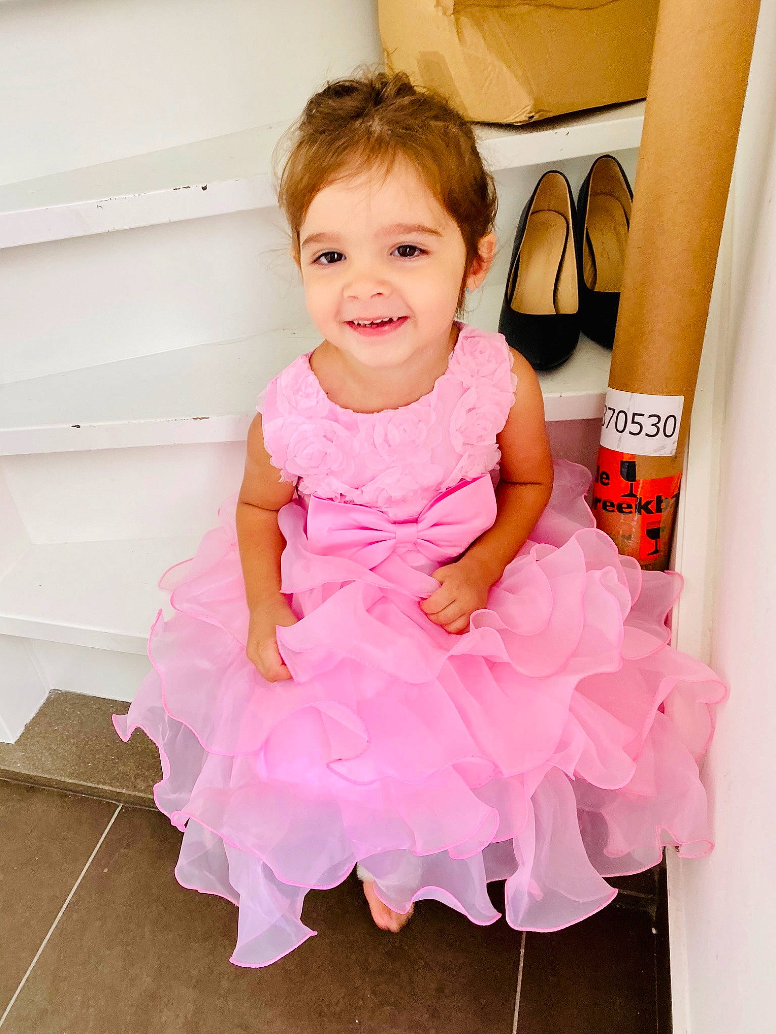 Ambre participe au concours pour gagner de l'argent avec cette photo : baby_toddler_clothing, child, child_model, clothing, costume, dress, joy, person, pink, ruffle, toddler
