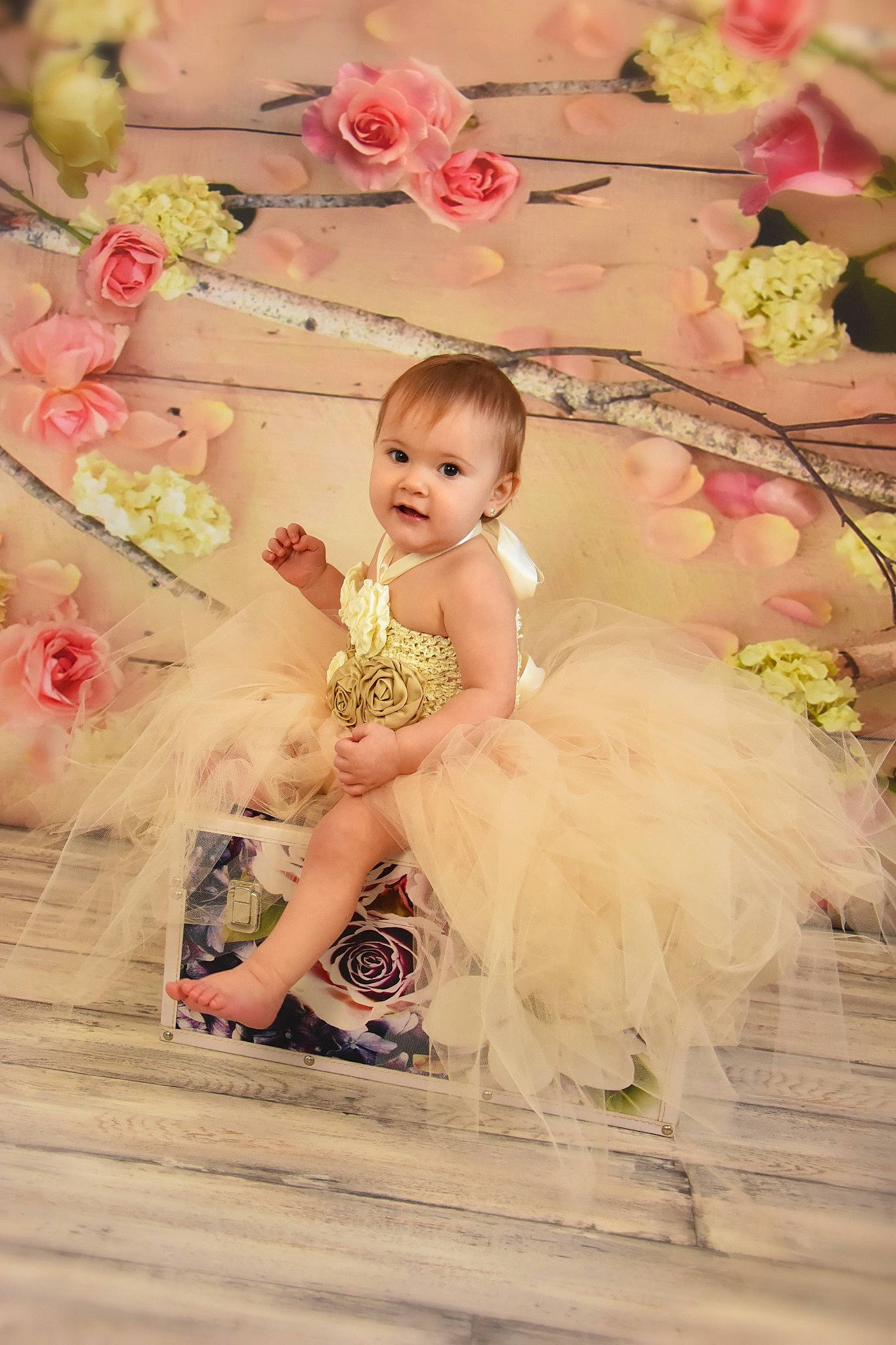 Constance a rejoint le concours — aidez-le/la à gagner de superbes lots ! ballet_tutu, child, child_model, costume, dancer, dress, flower, flower_girl, happy, person, petal, photography, pink, plant