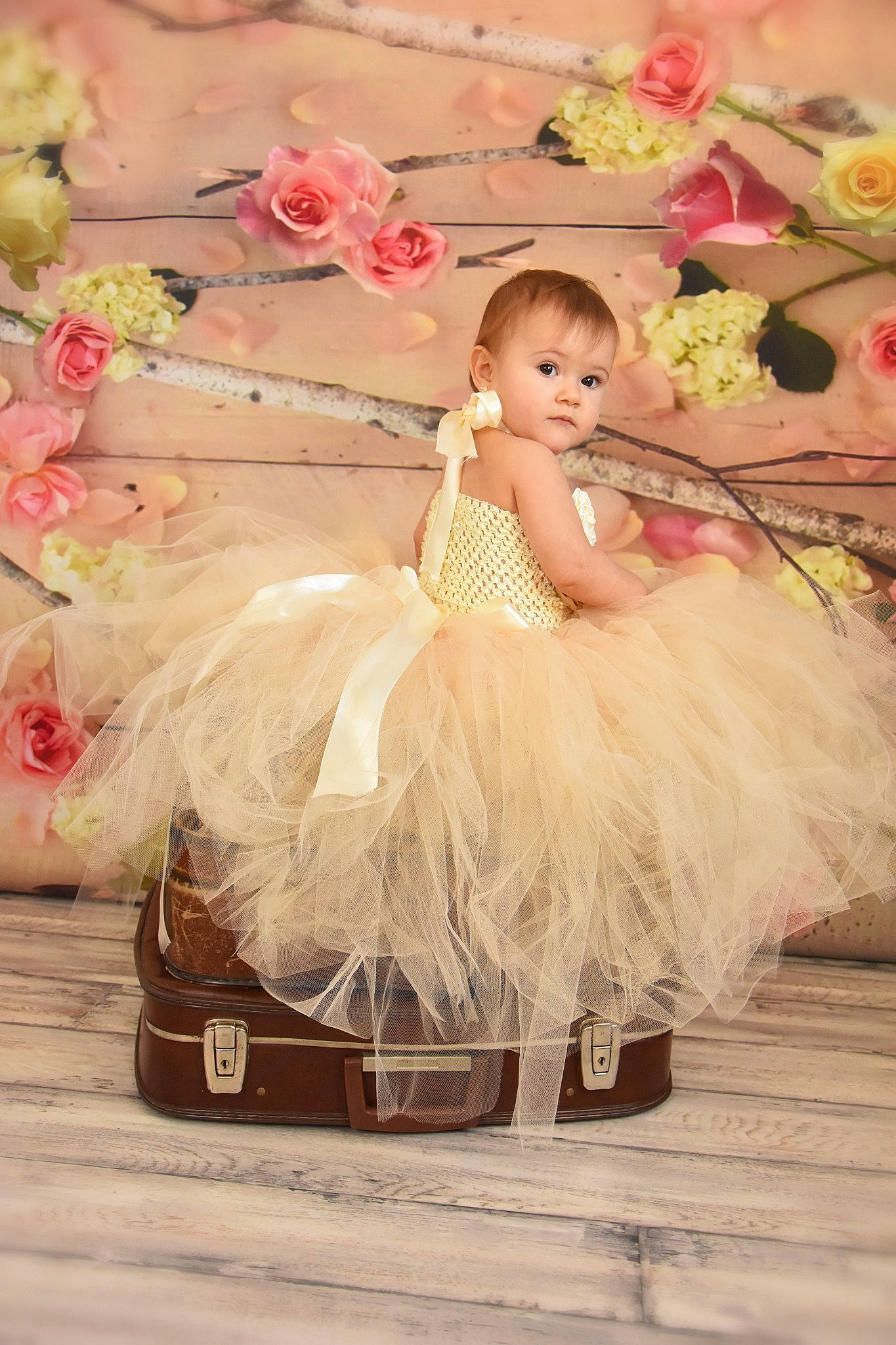 Constance a rejoint le concours — aidez-le/la à gagner de superbes lots ! ballet_dancer, ballet_tutu, child, costume, cut_flowers, dancer, dress, flower, flower_girl, footwear, peach, person, petal, pink, plant, shoe